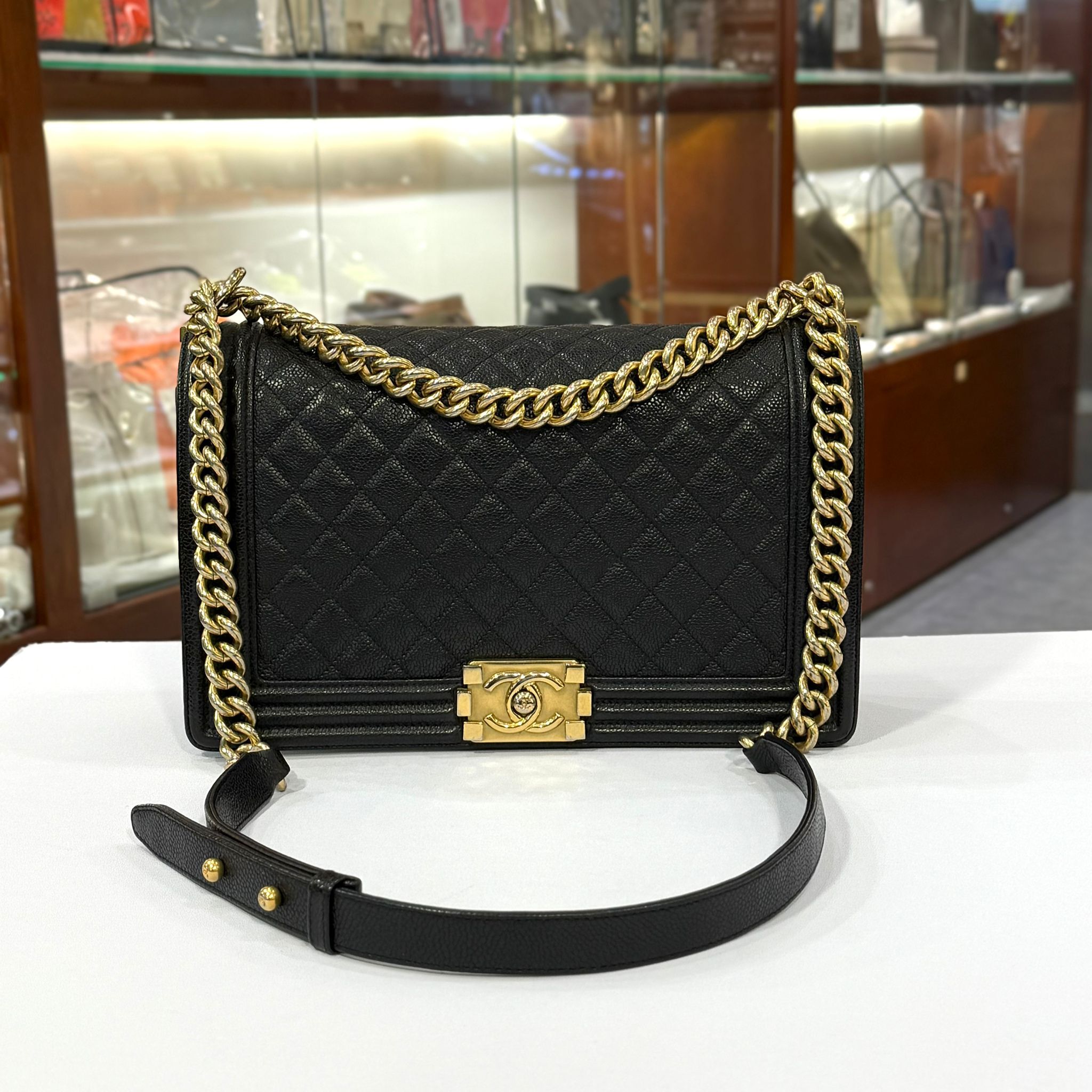 限時一週!!! 95%NEW二手CHANEL BOY 28 A92193 黑色荔枝皮/金扣 #香榭站正品