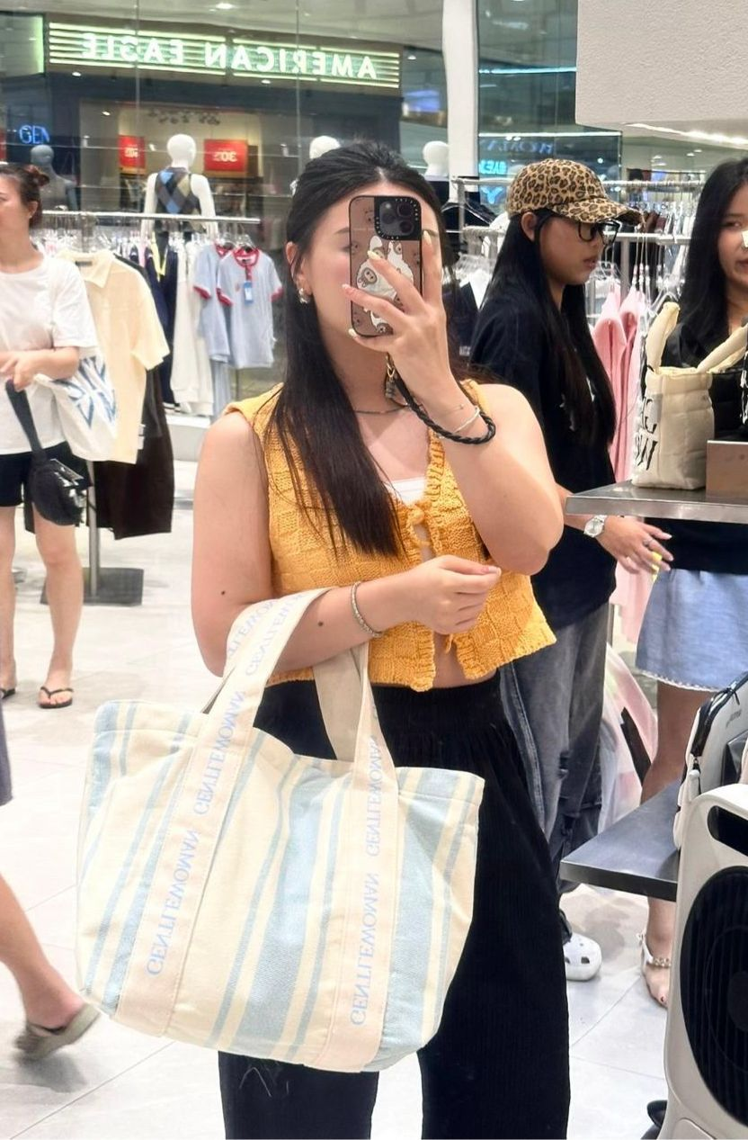 Gentle Woman Shark Dust Tote