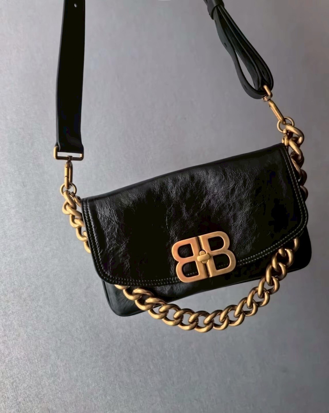 現貨半價 BALENCIAGA 黑金雙B鏈條包 BB soft 做舊金屬 份量感