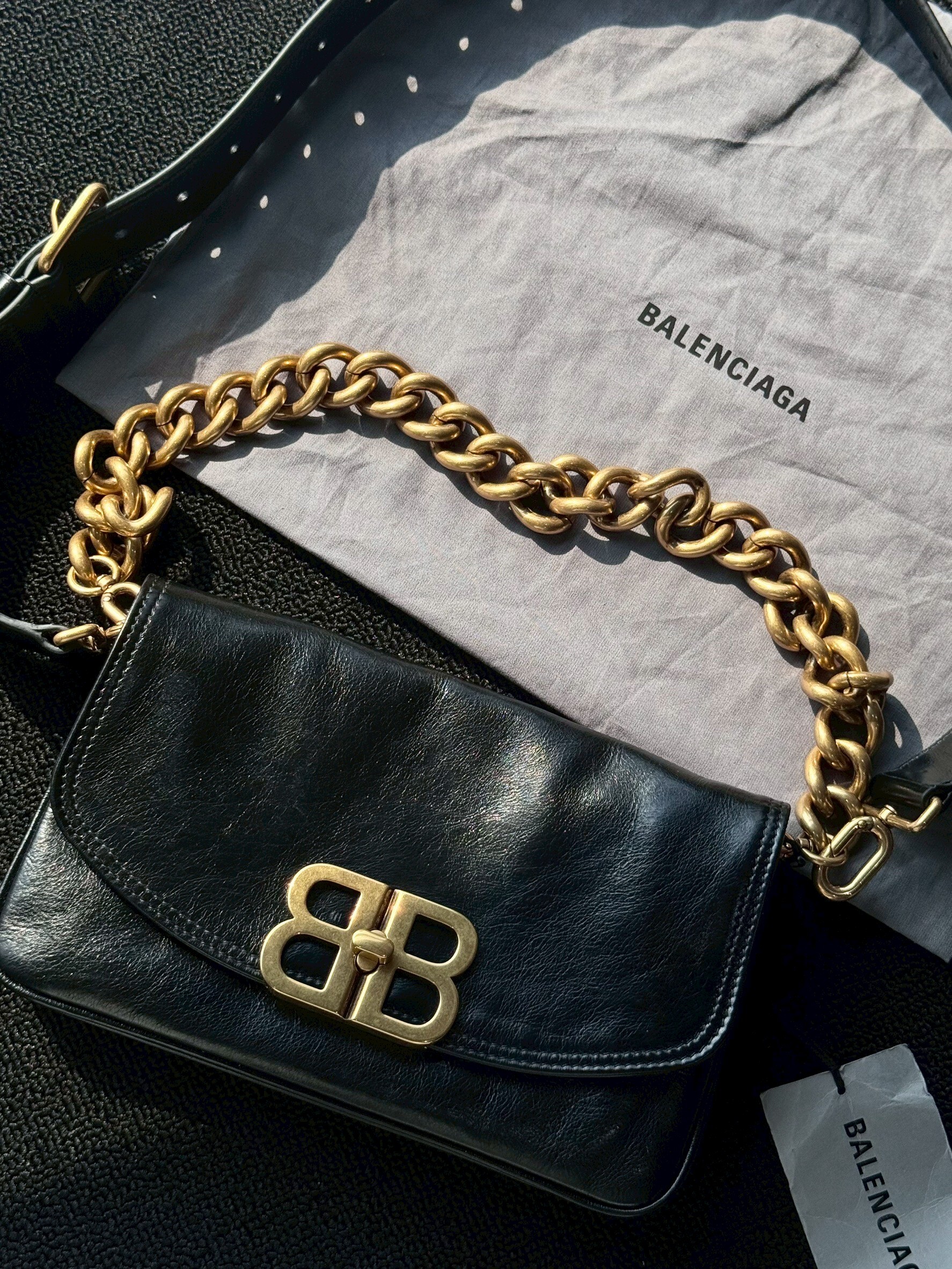 現貨半價 BALENCIAGA 黑金雙B鏈條包 BB soft 做舊金屬 份量感