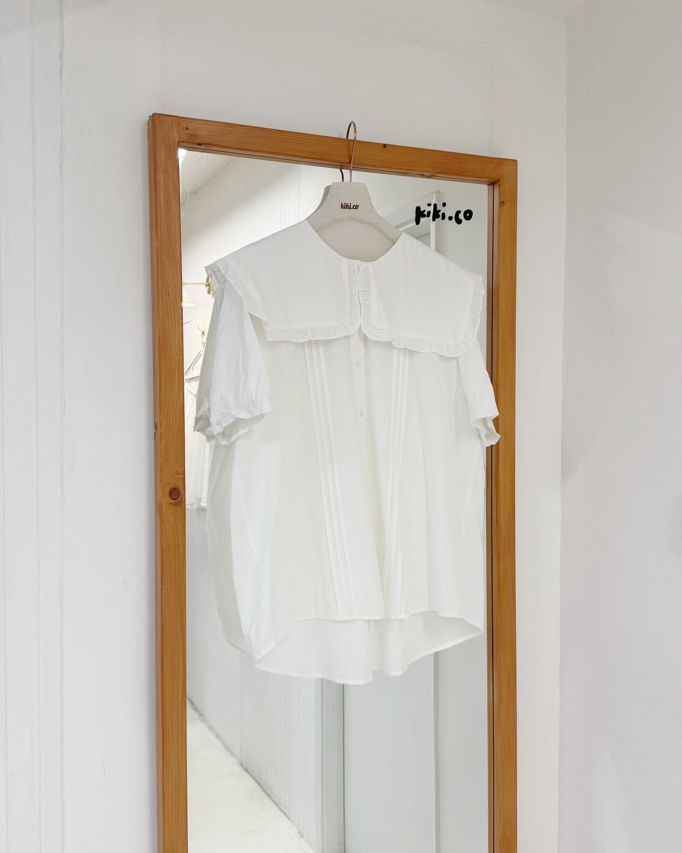 大方領胸摺寬版薄上衣