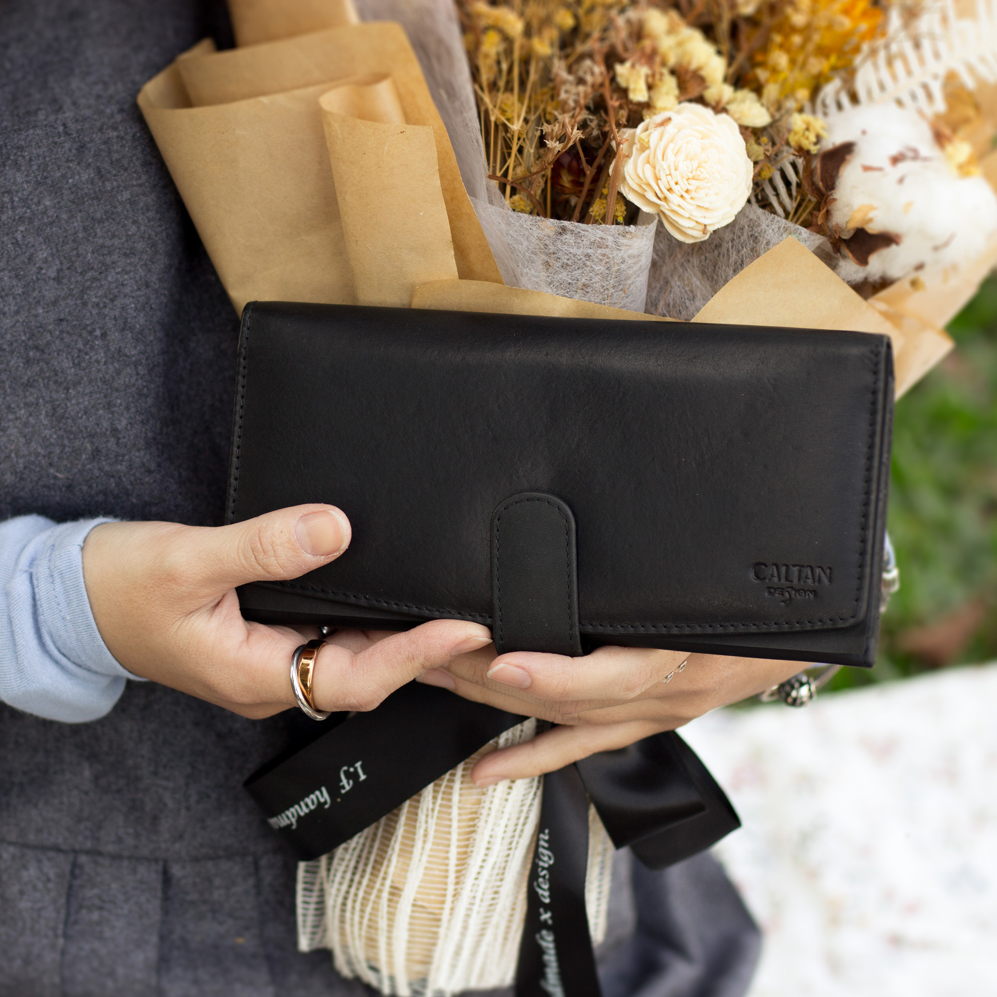 『新品上市』老爺有喜 時尚流線設計真皮長夾(071850bk)