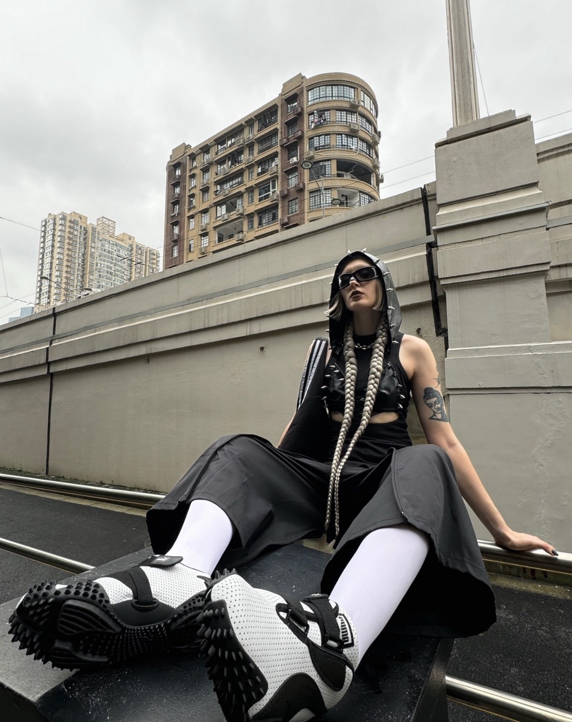 PUMA彪馬 MOSTRO PERF 白黑 潮流薄底休閒鞋 男女同款 百搭低幫運動鞋 Aug25