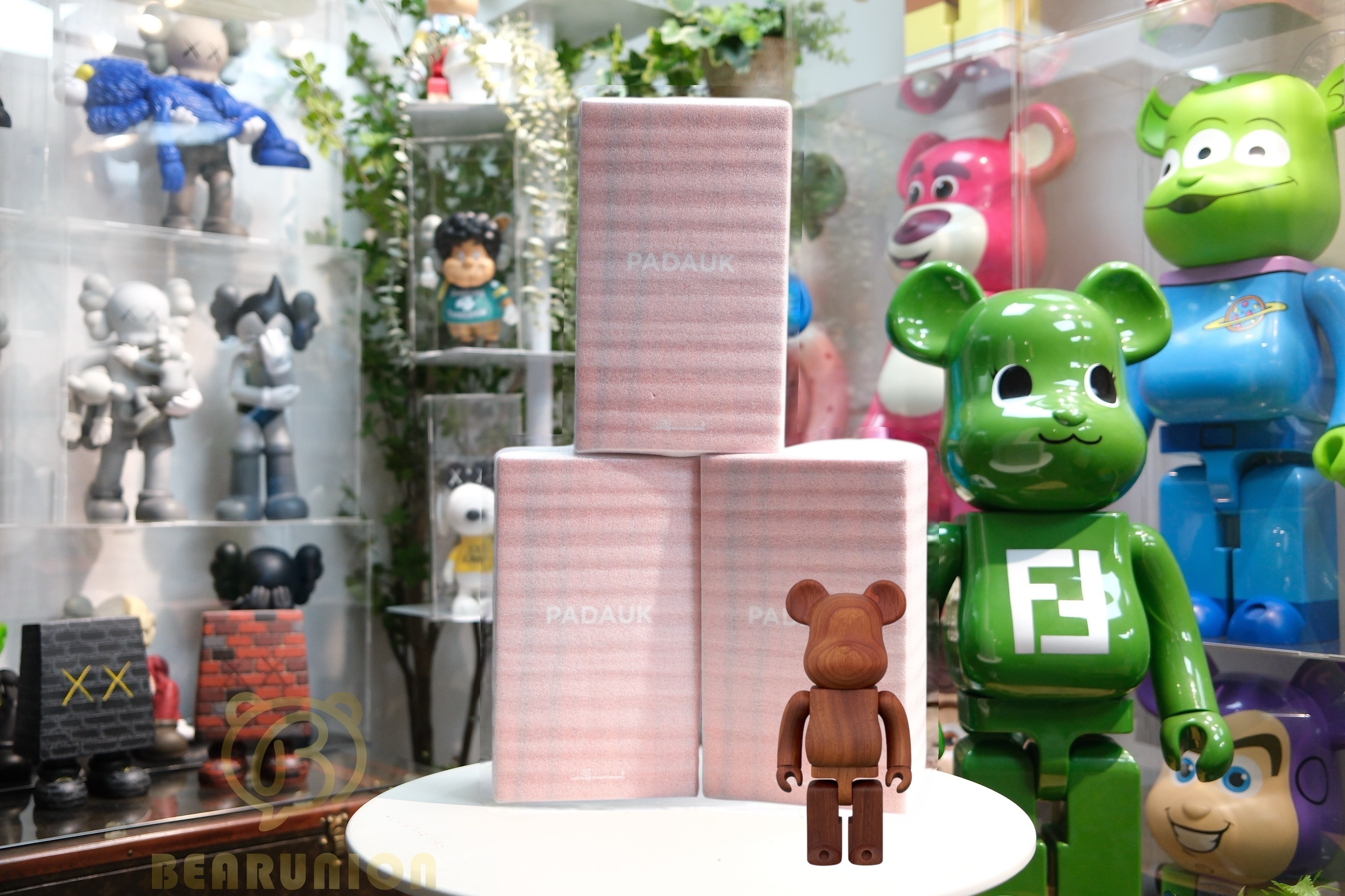 🎏預訂🎏Bearbrick カリモク パドゥーク 200％