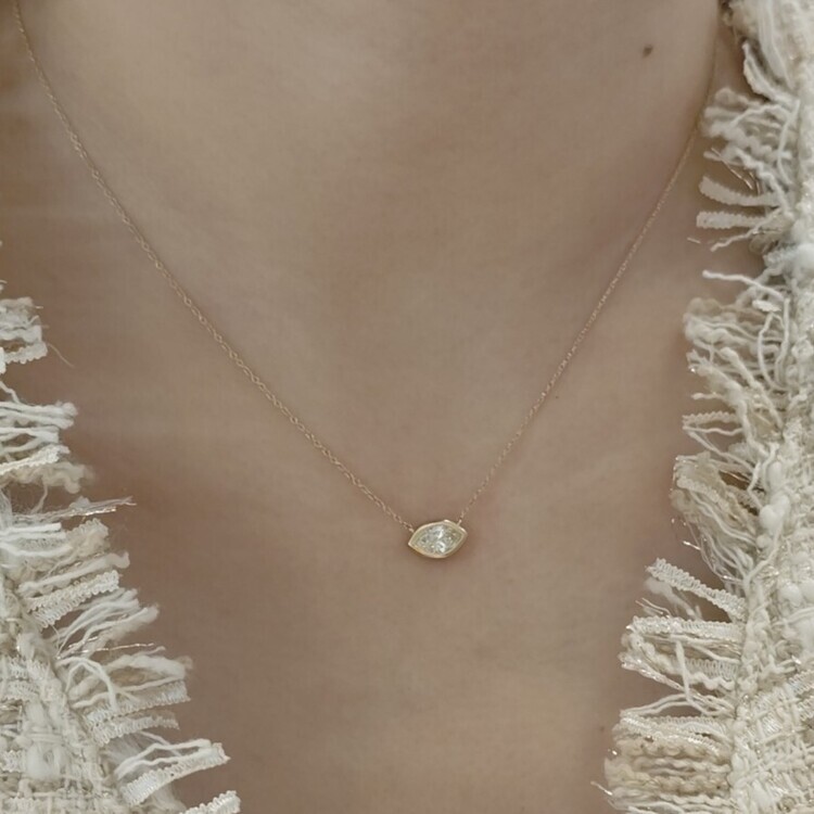 環抱系列 | 馬眼形鑽石頸鏈