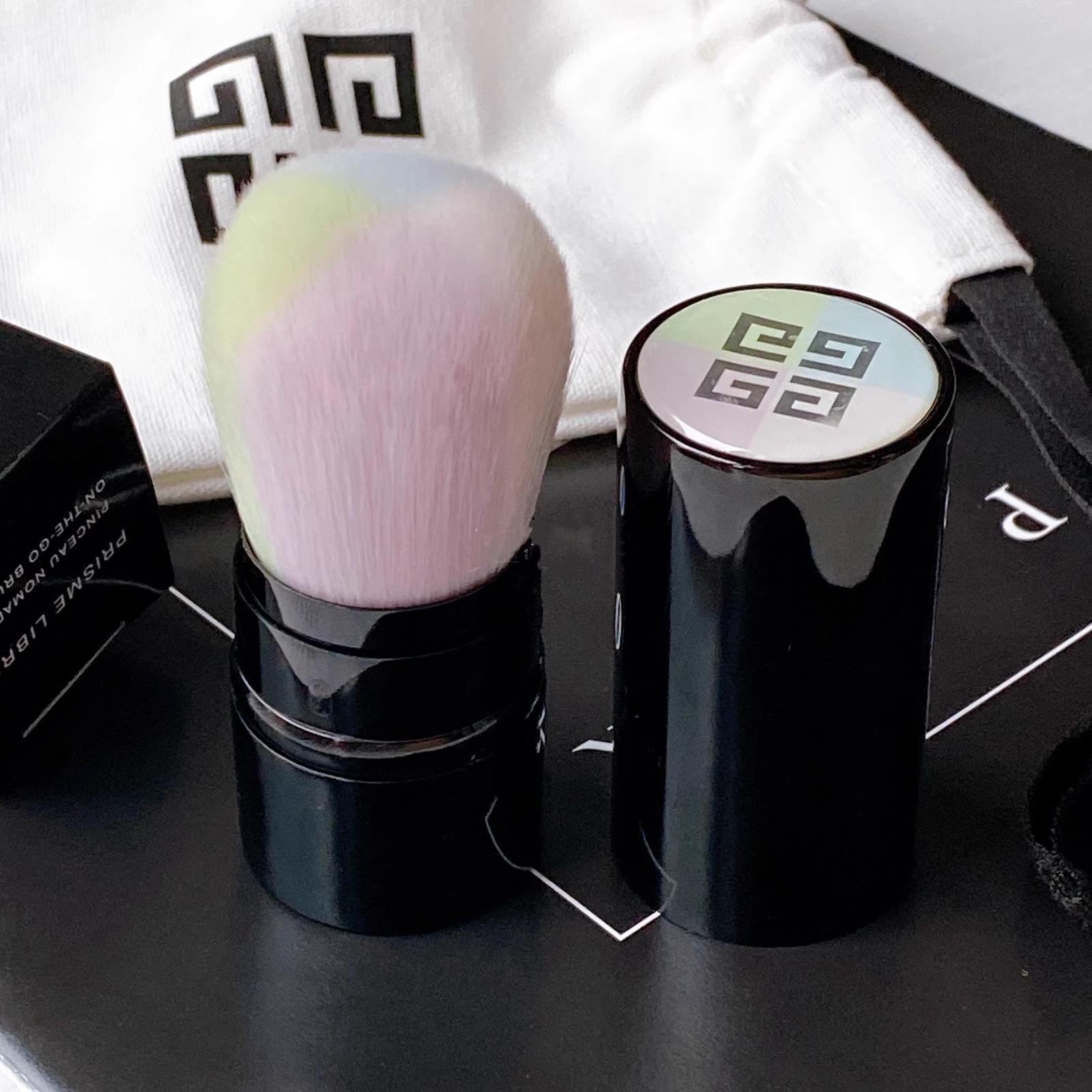 Givenchy 專用四色蜜粉掃/有盒(專櫃)