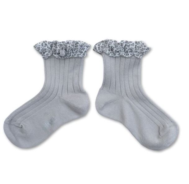 COLLEGIEN 豹紋愛心荷葉邊羅紋短襪 Léa-Gris Perle珍珠灰