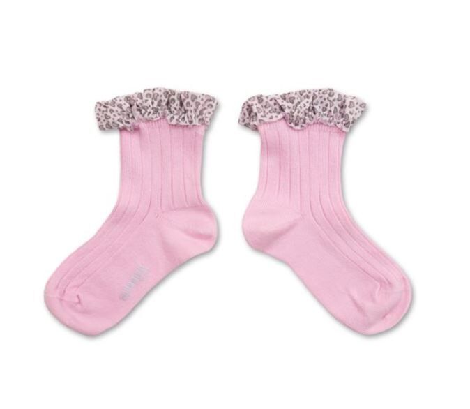 COLLEGIEN 豹紋愛心荷葉邊羅紋短襪 Léa-Rose Dragée玫瑰糖粉