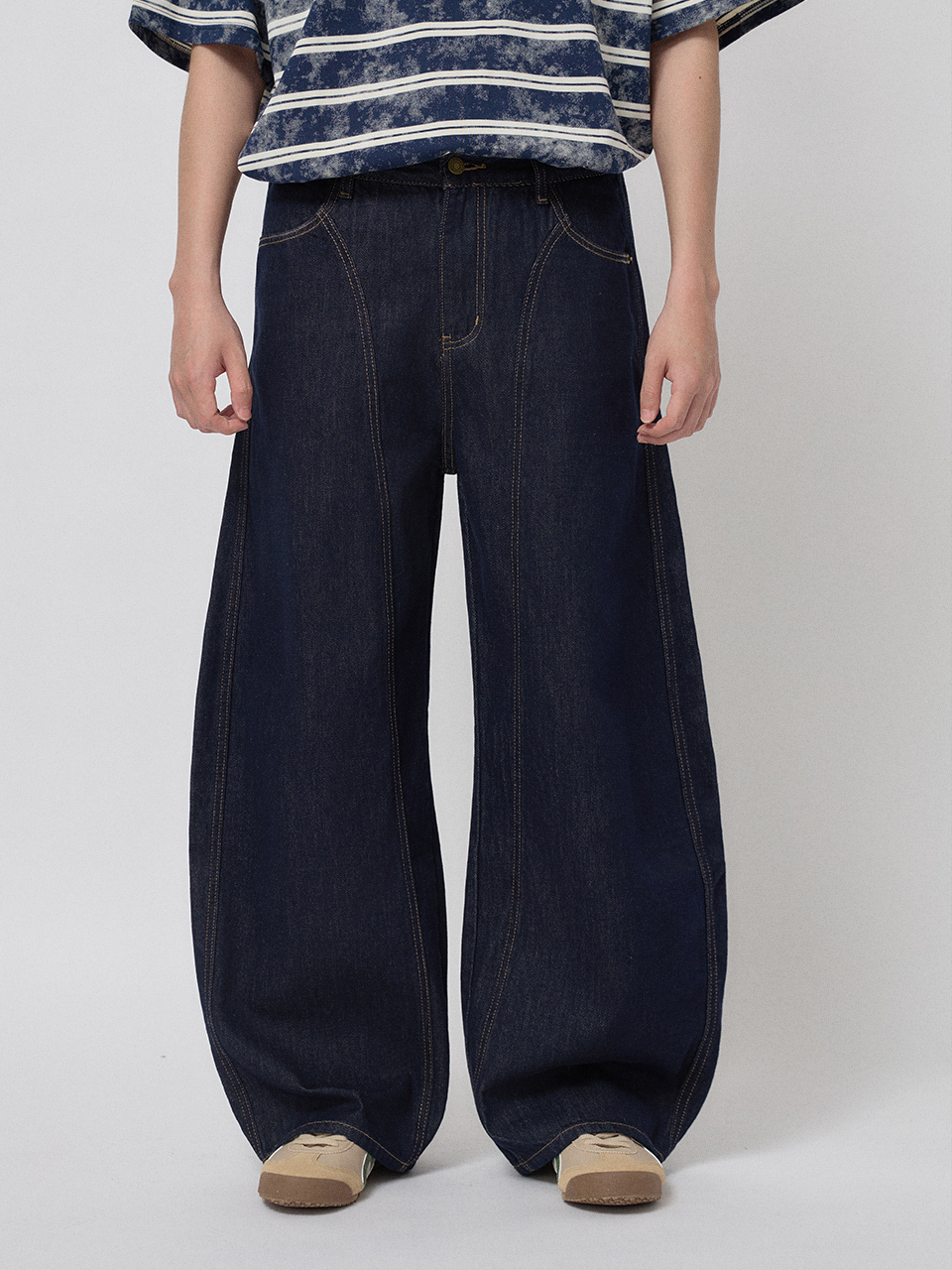 深墨藍彎刀牛仔寬褲