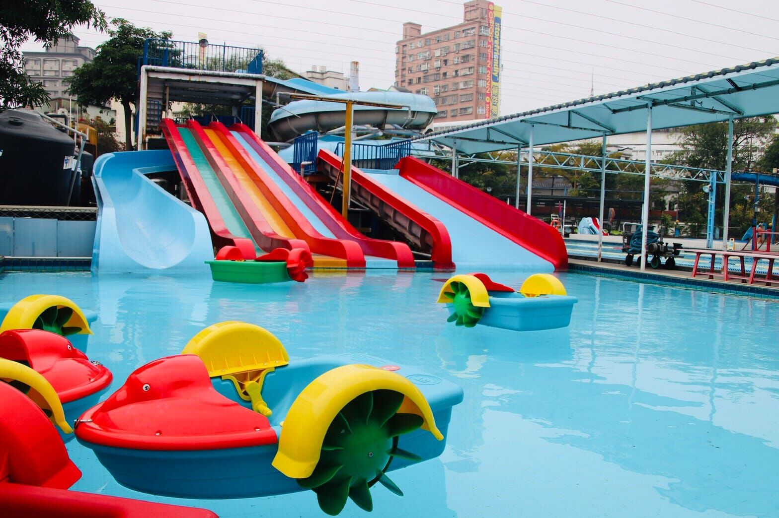 水藍天游泳館室外泳池