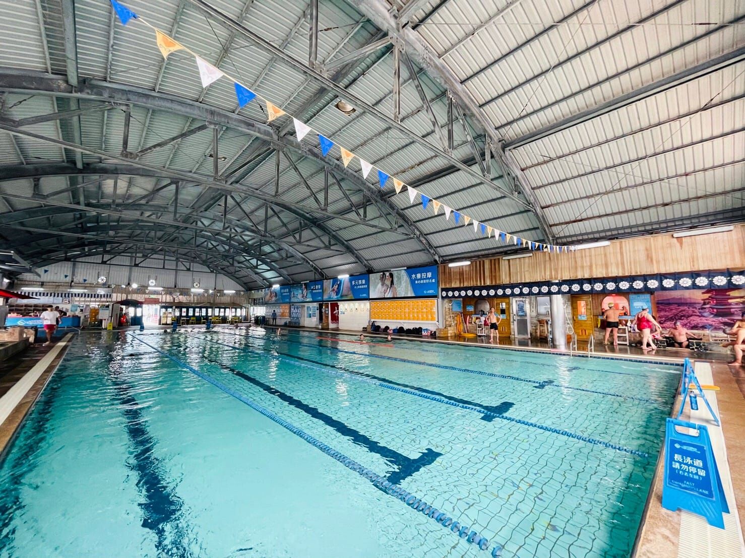 水藍天游泳館標準泳道設施