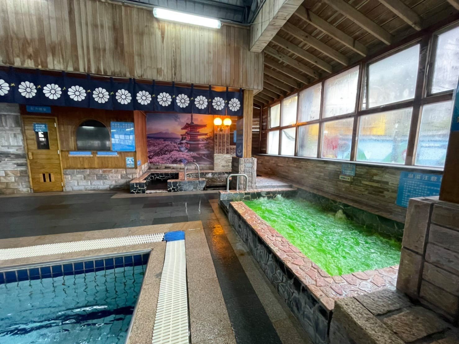 SPA水療按摩池，中和泳館設施一景