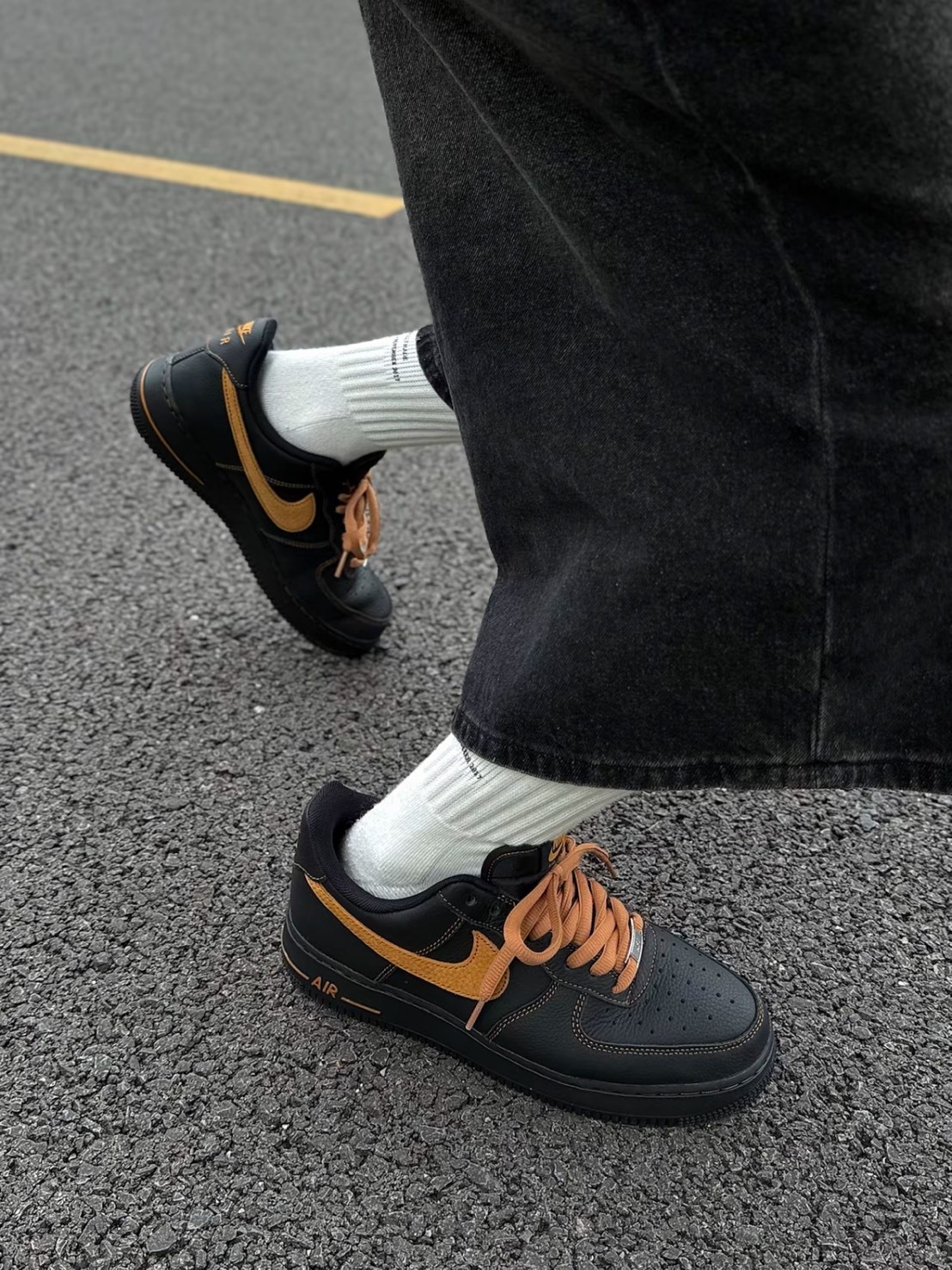 NIKE AIR FORCE 1 黑棕