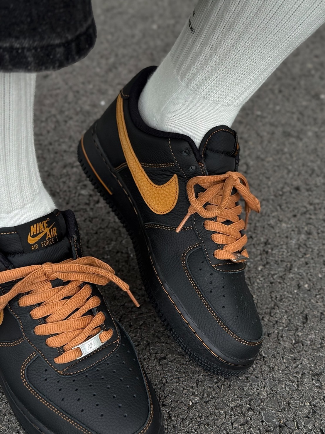 NIKE AIR FORCE 1 黑棕
