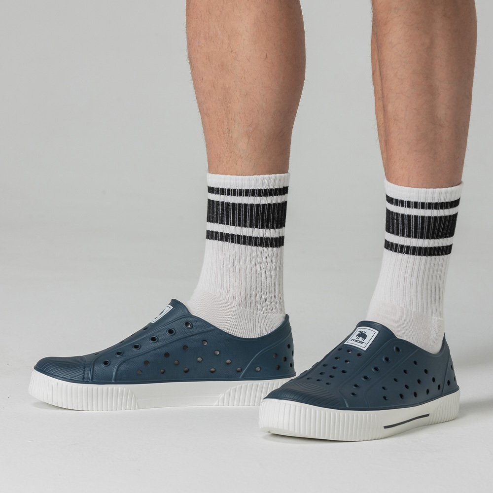 moz瑞典 駝鹿 雙色洞洞餅乾水鞋 (海軍藍) 全球首創 舒適厚底 防潑水-附鞋扣