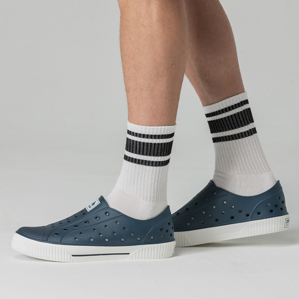 moz瑞典 駝鹿 雙色洞洞餅乾水鞋 (海軍藍) 全球首創 舒適厚底 防潑水-附鞋扣