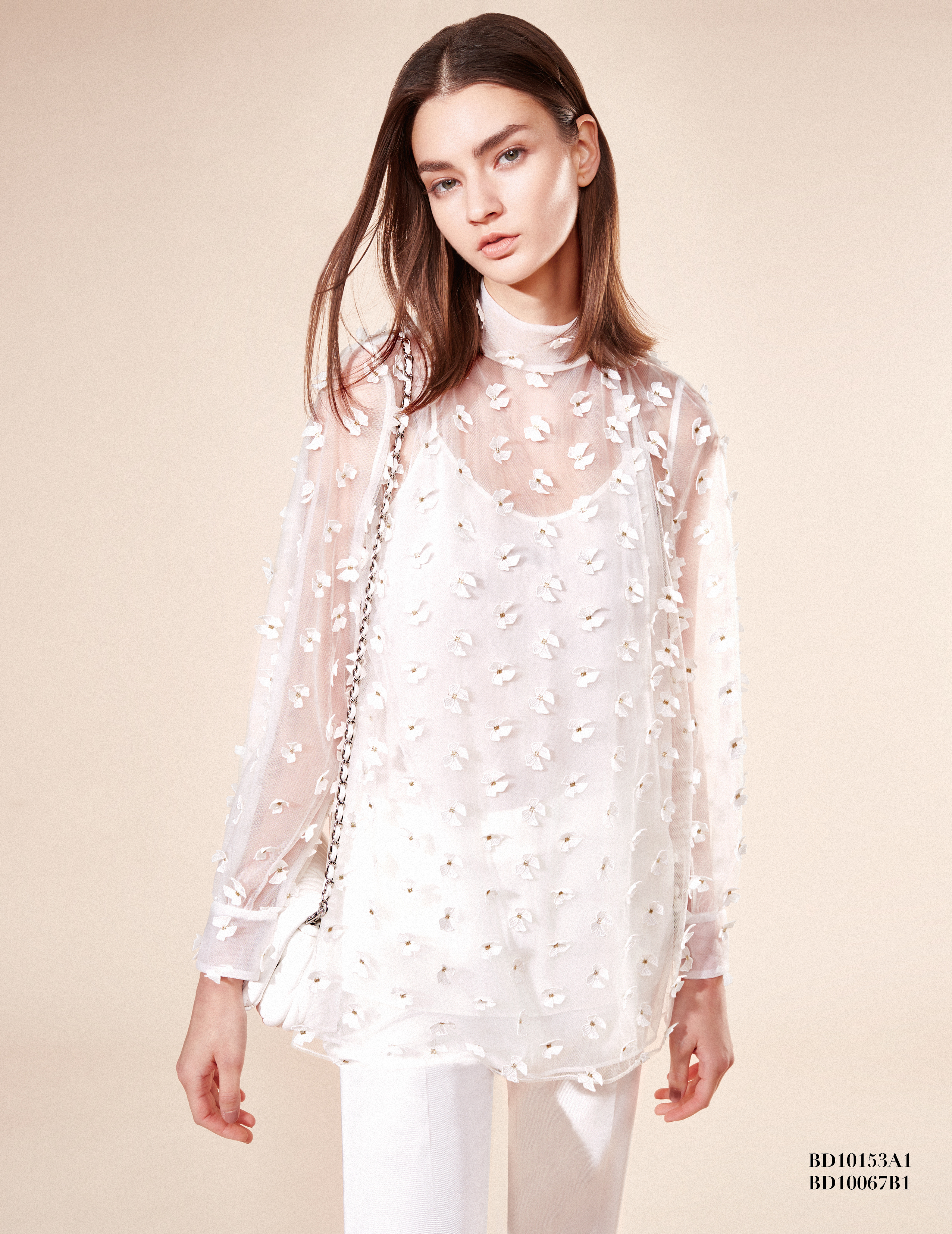 BD10153A1 巴洛克藤蔓蝴蝶結立體刺繡立領女衫