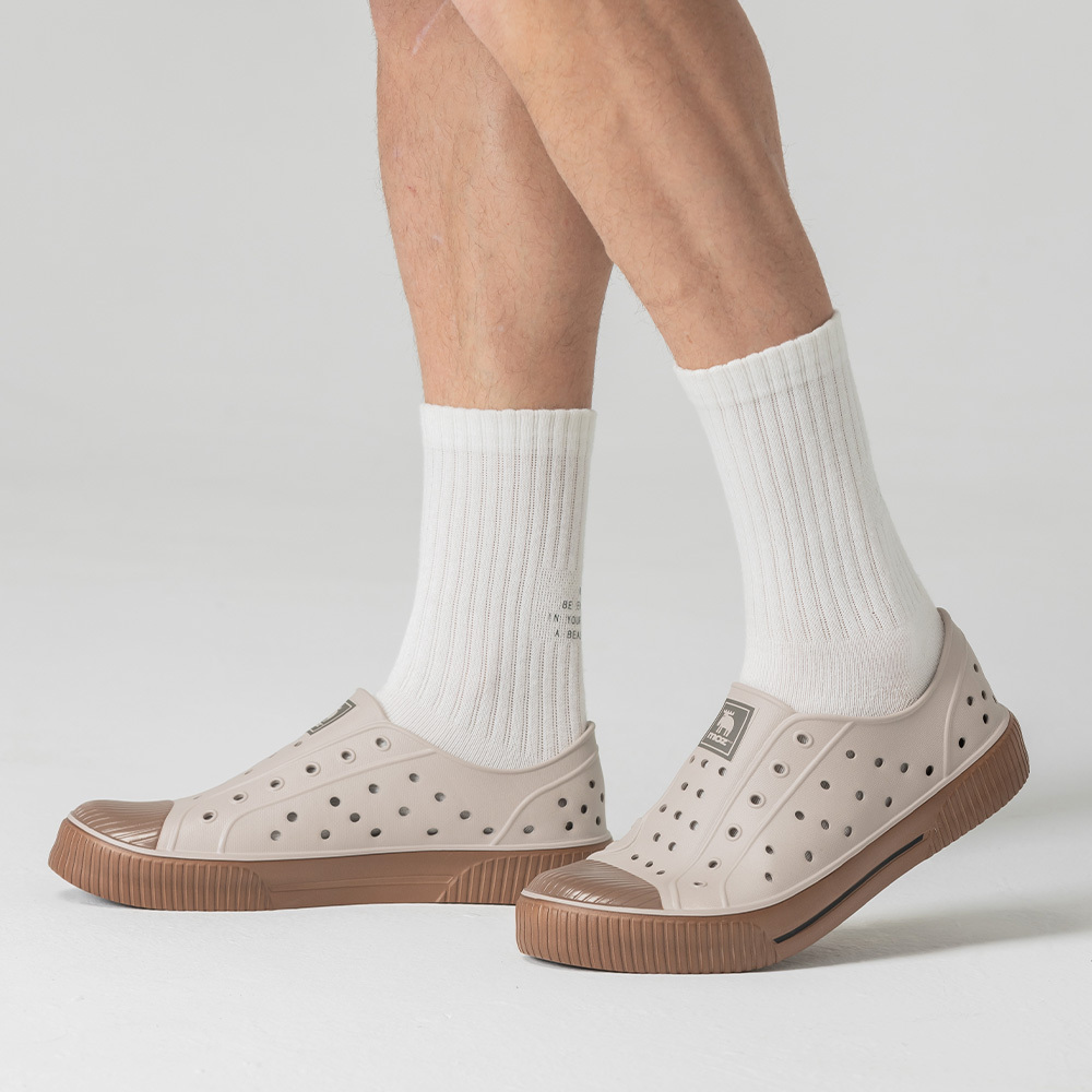 moz瑞典 駝鹿 雙色洞洞餅乾水鞋 (奶蓋焦糖) 全球首創 舒適厚底 防潑水-附鞋扣