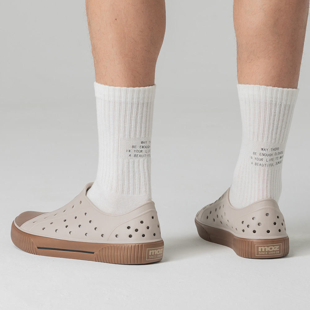 moz瑞典 駝鹿 雙色洞洞餅乾水鞋 (奶蓋焦糖) 全球首創 舒適厚底 防潑水-附鞋扣