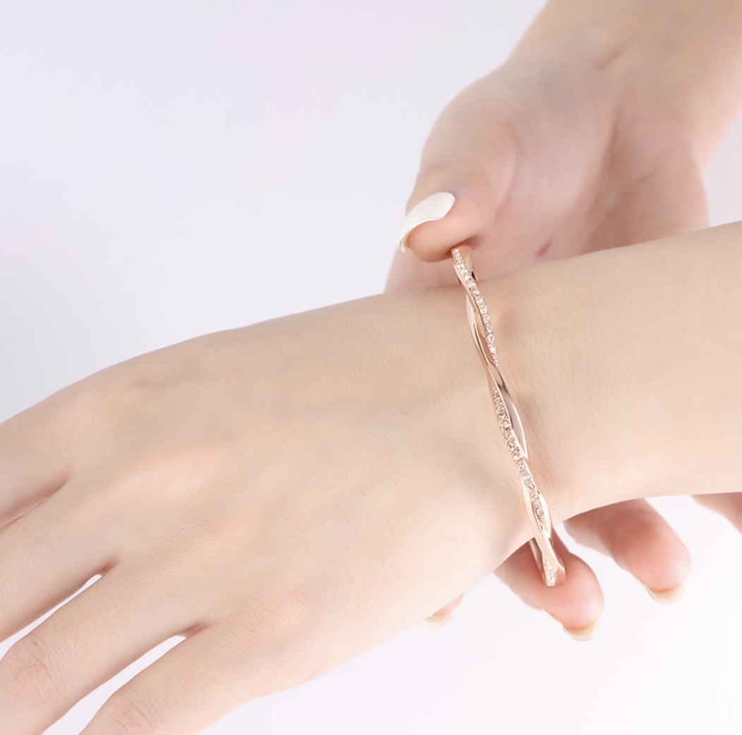 GIVENCHY 紀梵希 莫比烏斯字母Logo 鑲嵌水晶 金色 銀色 手環禮盒（不可調節）