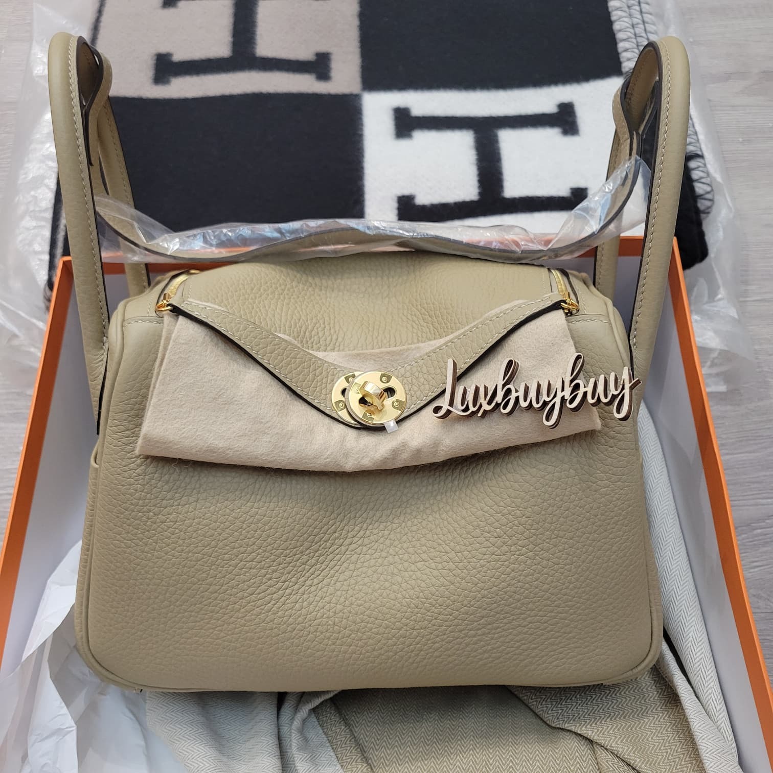 Hermes Lindy 26 S2 trench CC 風衣灰金扣