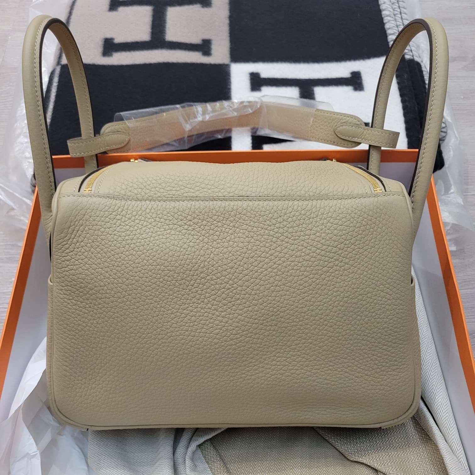 Hermes Lindy 26 S2 trench CC 風衣灰金扣