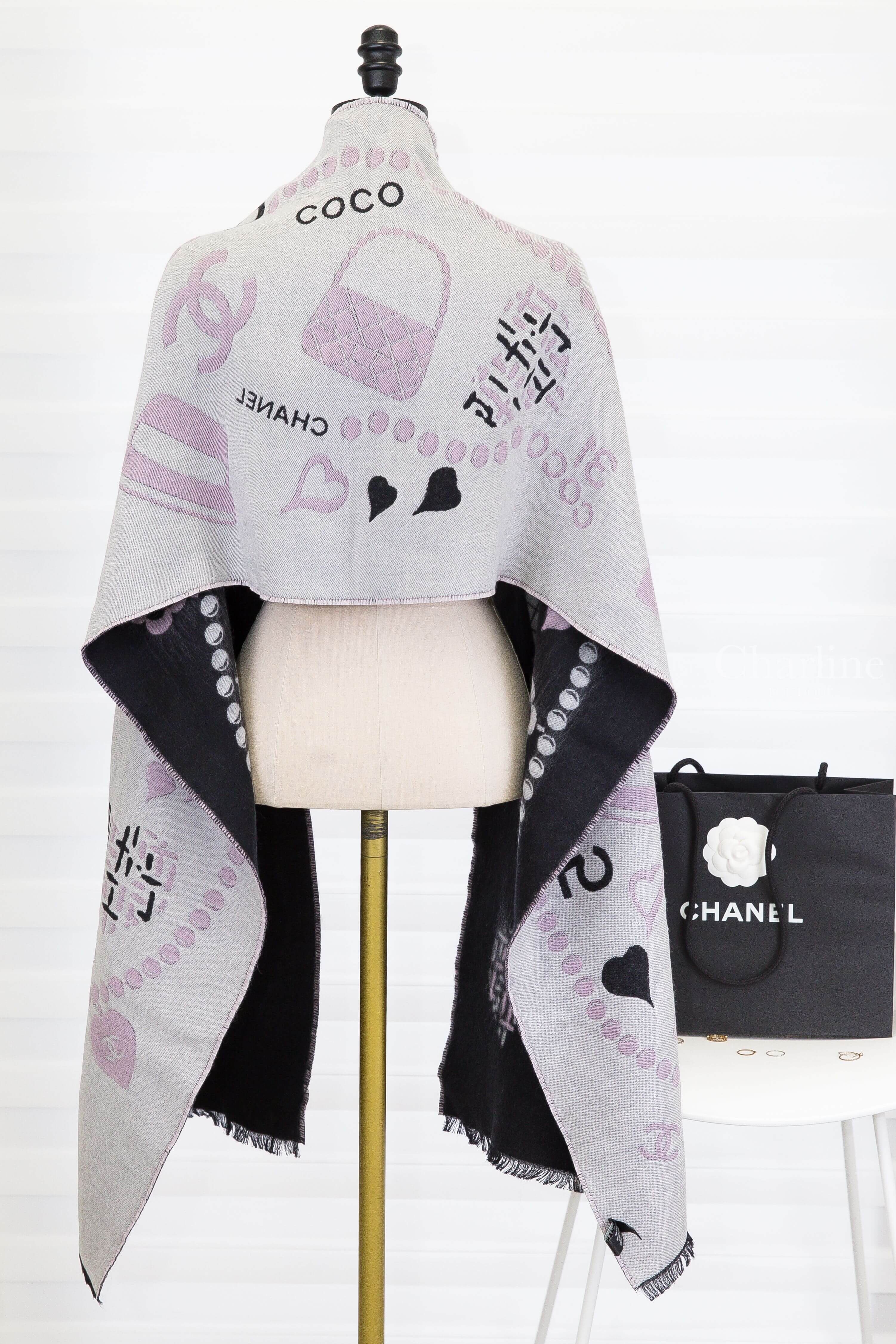 Chanel Scarf 黑底白粉色滿版Chanel元素流蘇羊毛混絲圍巾-Charline Boutique 精品代購