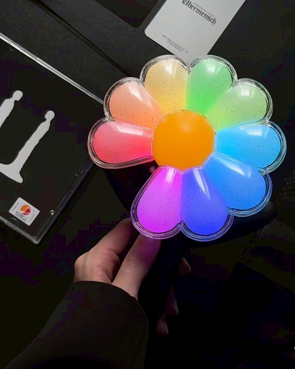 <限時限量⏰>官方正版 權志龍 G-dragon GD 雛菊官方手燈 小雛菊吊飾