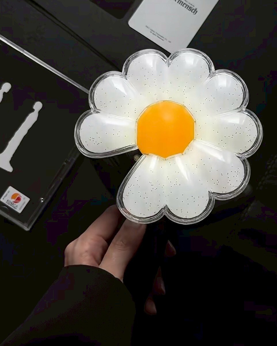 <限時限量⏰>官方正版 權志龍 G-dragon GD 雛菊官方手燈 小雛菊吊飾