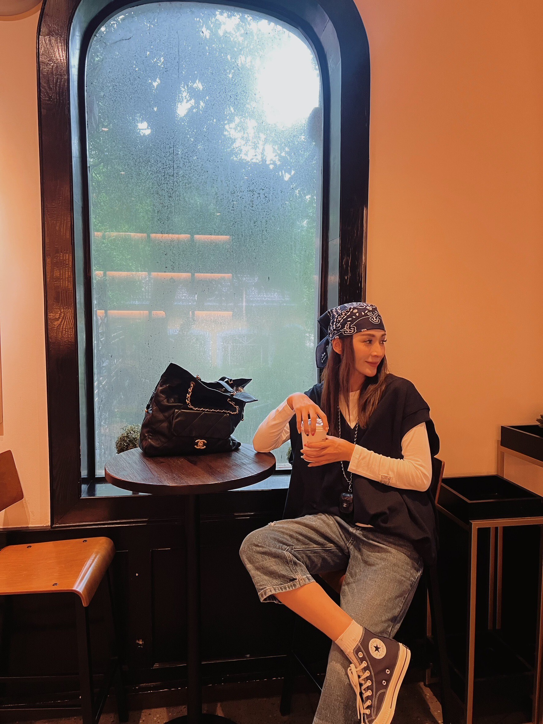 藏藍重磅V領棉寬版上衣