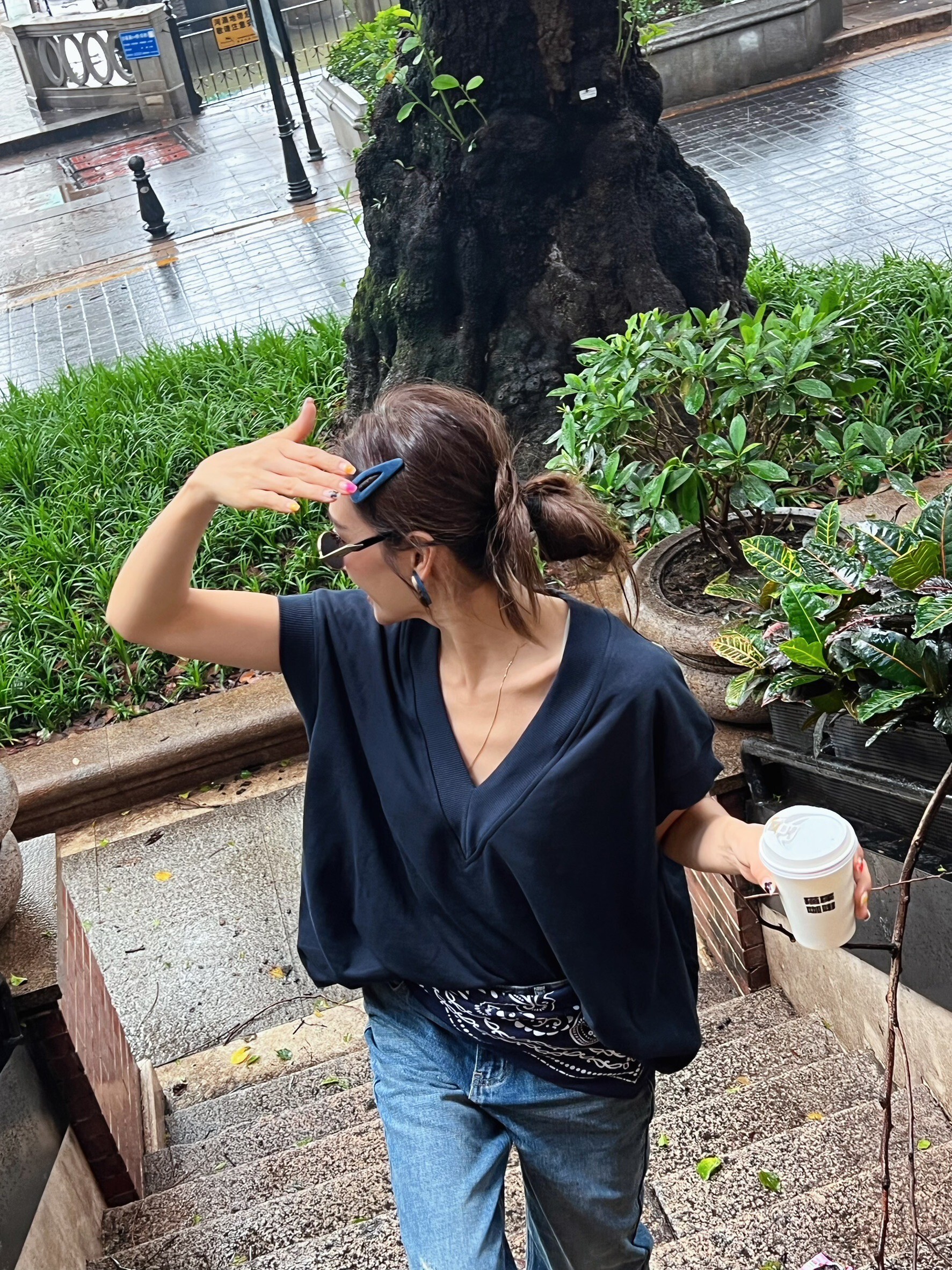 藏藍重磅V領棉寬版上衣