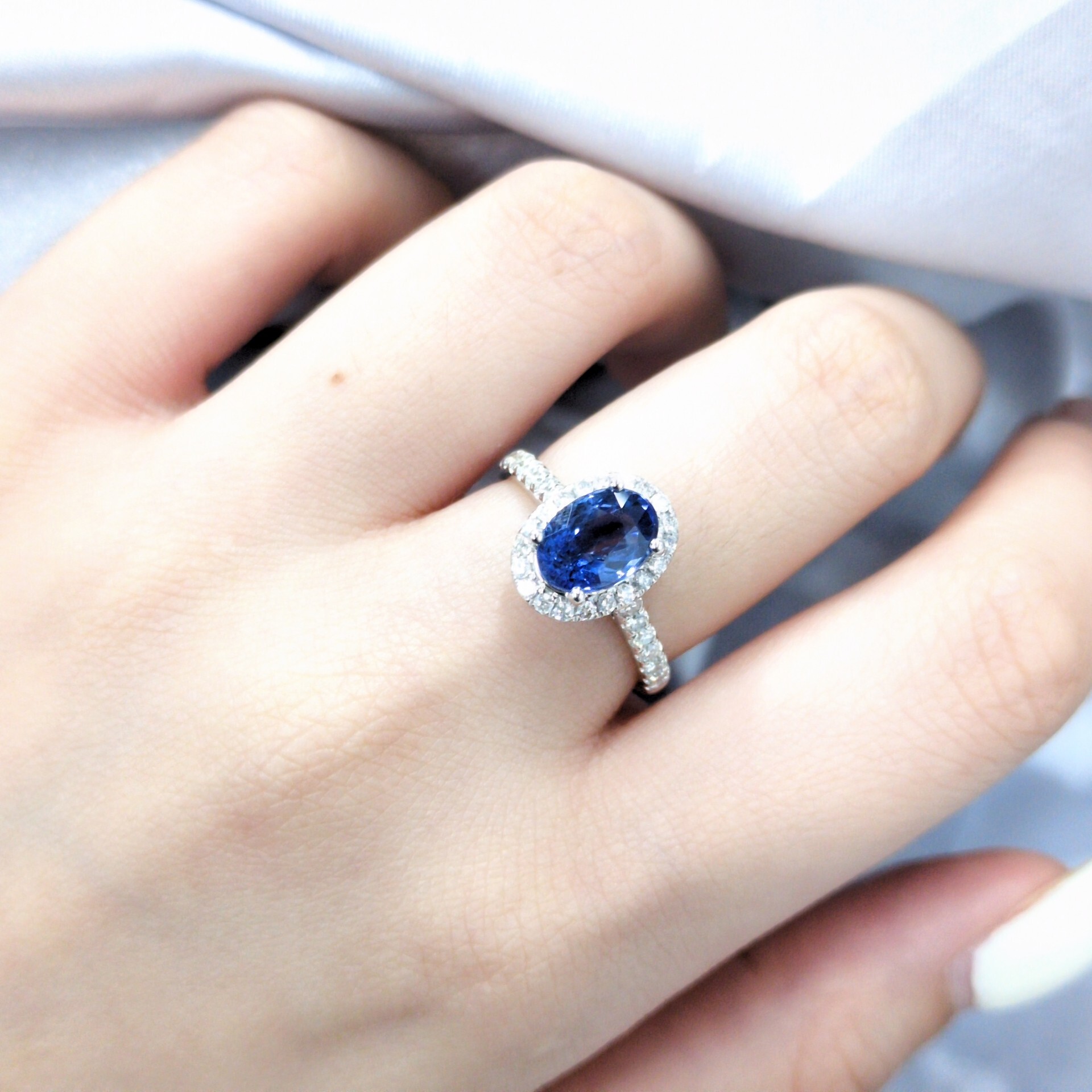 18K White Gold 2.00ct Sapphire and Diamond Ring