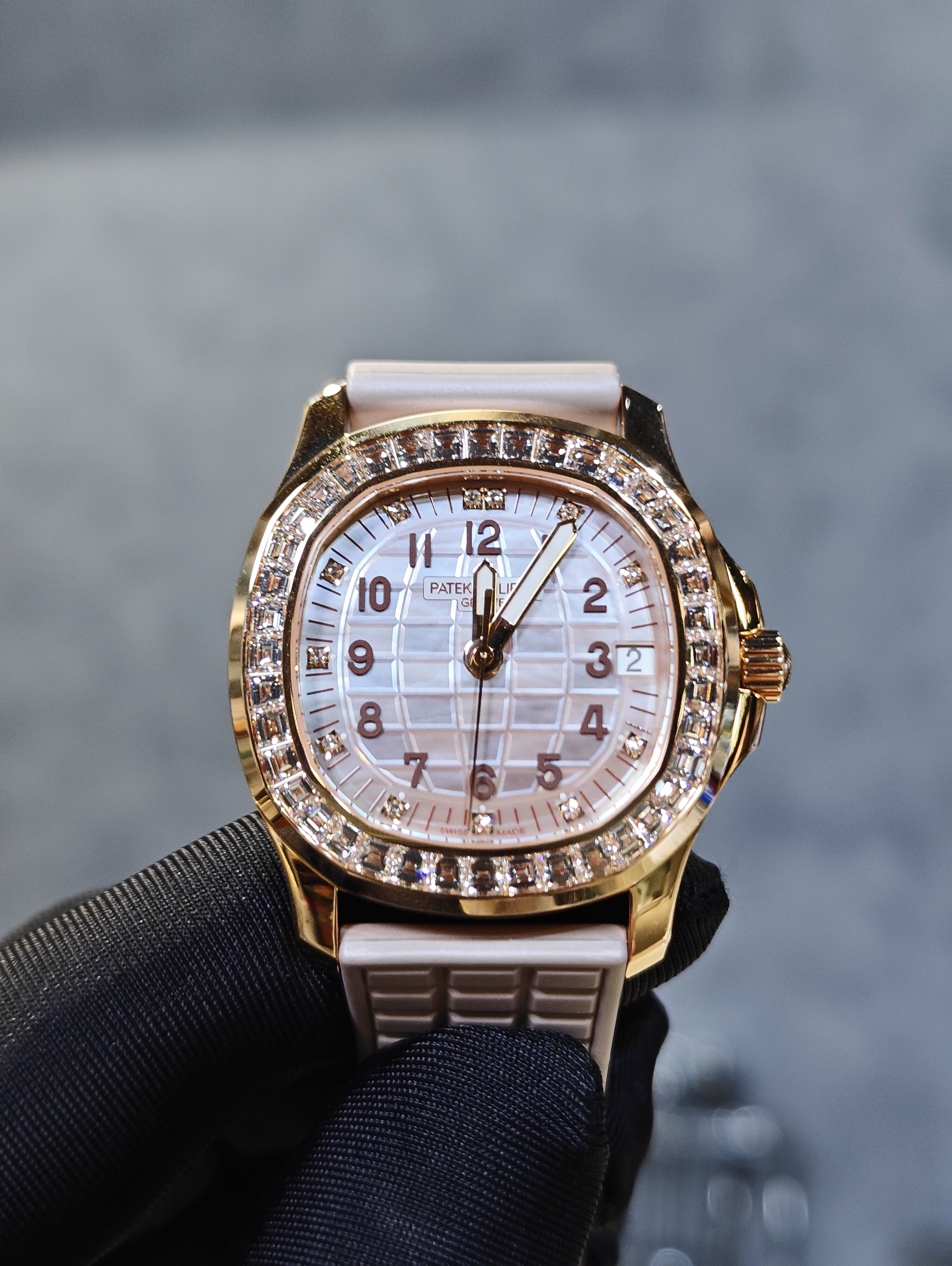 BRAND NEW 5072R-001  5072r PATEK PHILIPPE AQUANAUT STAINLESS ROSE GOLD STEEL DIAMOND ENGRAVED MOTHER-OF PEARL DIAL  35MM