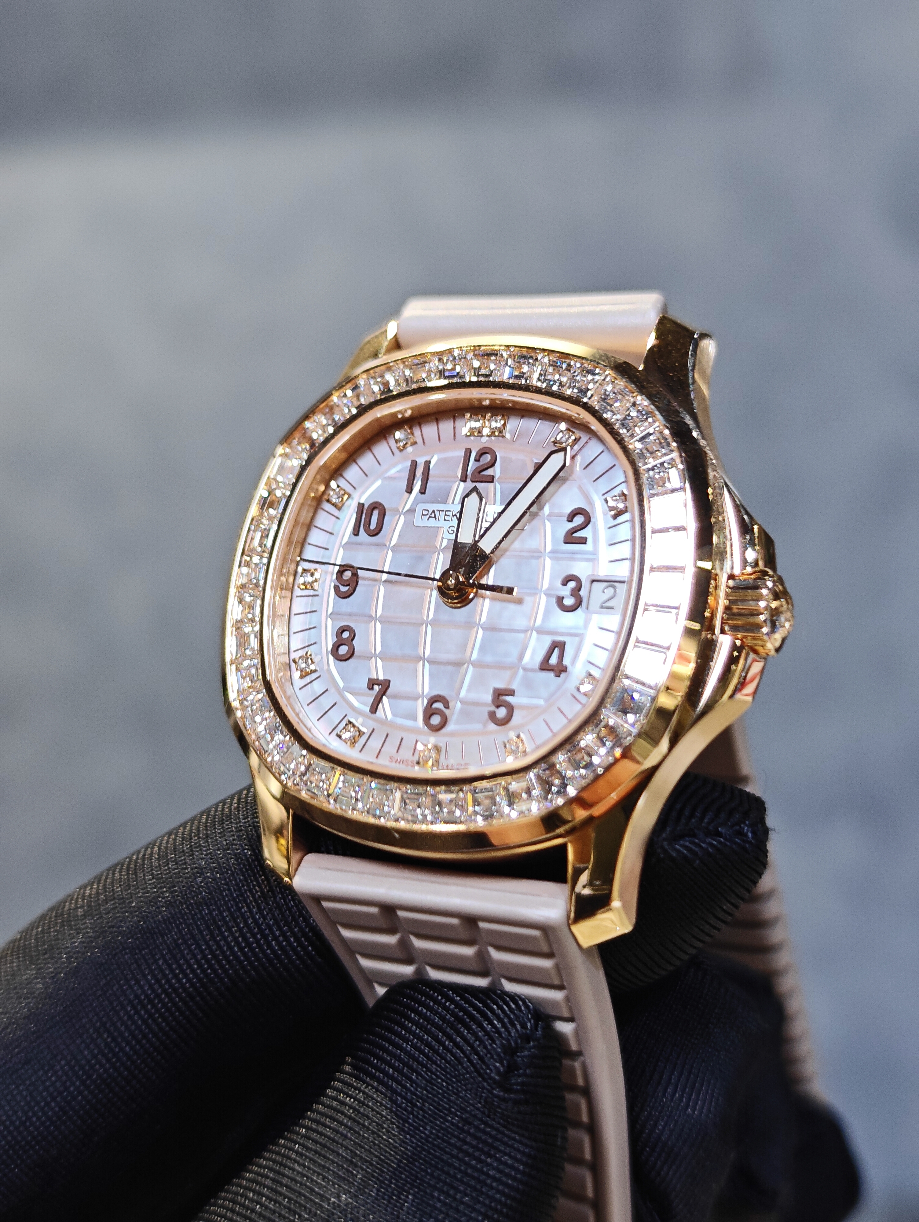 BRAND NEW 5072R-001  5072r PATEK PHILIPPE AQUANAUT STAINLESS ROSE GOLD STEEL DIAMOND ENGRAVED MOTHER-OF PEARL DIAL  35MM