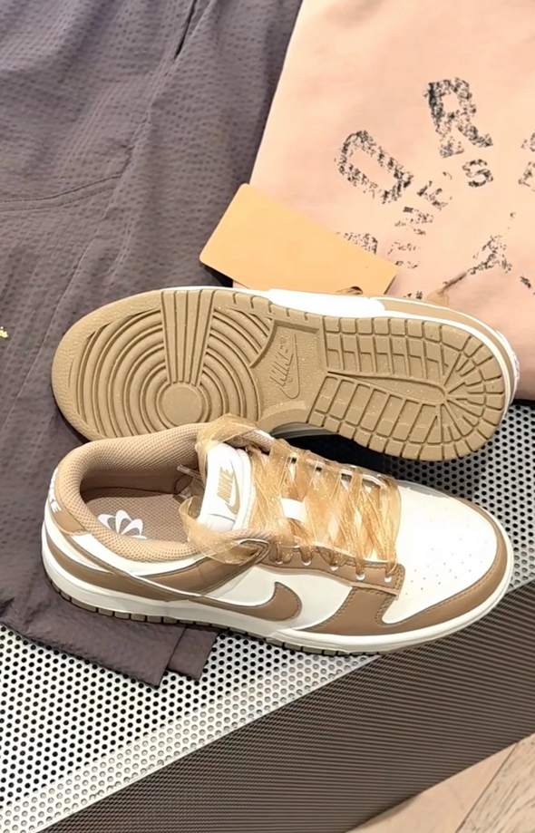 【預訂】NIKE DUNK LOW Next Nature “Parachute Beige” 焦糖奶茶白-WOMEN