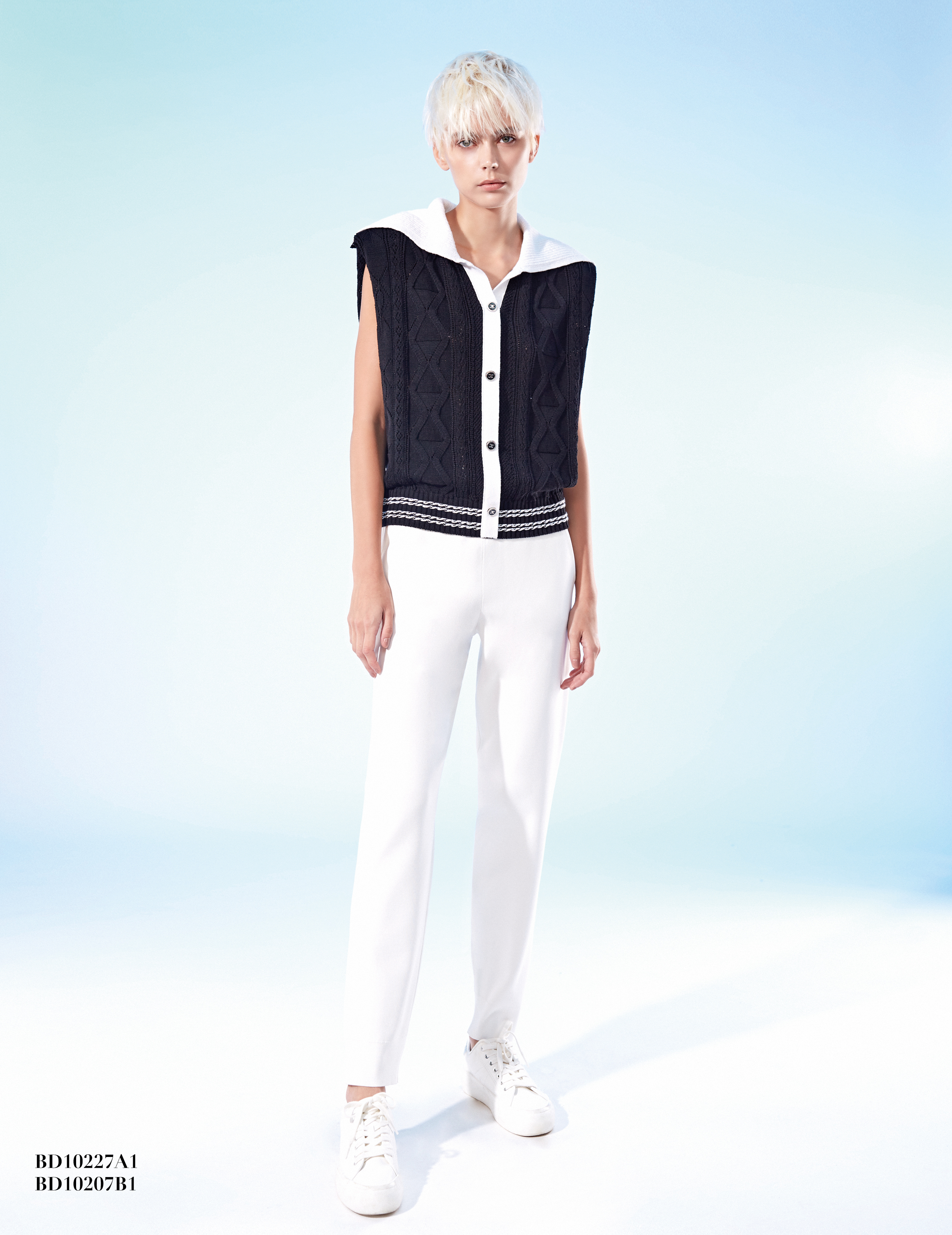 BD10227A1 J LOVE 黑白大翻領針織背心