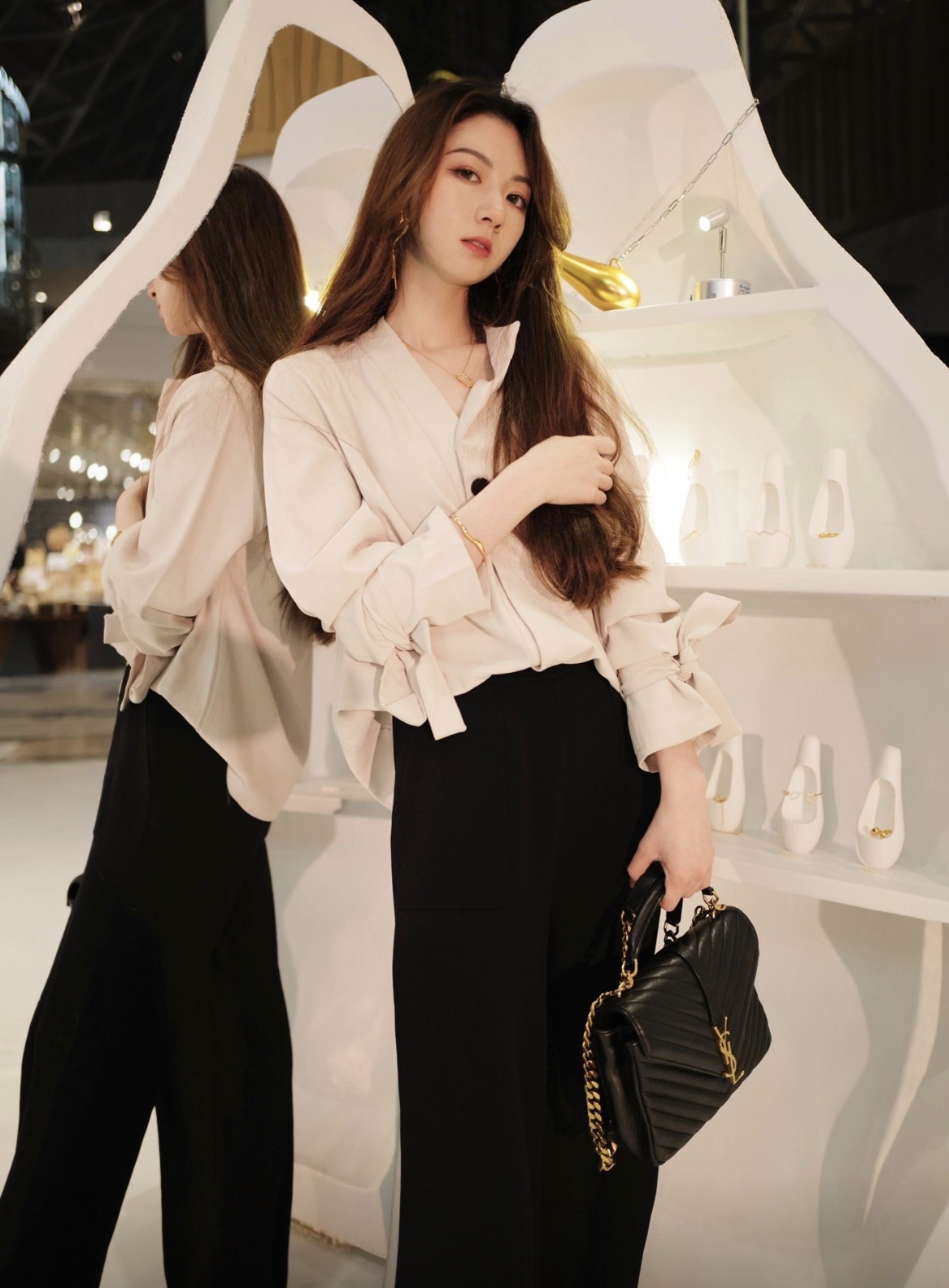 SAINT LAURENT YSL LouLou 金色Logo 縫紉皮革 單肩斜孭袋 黑色