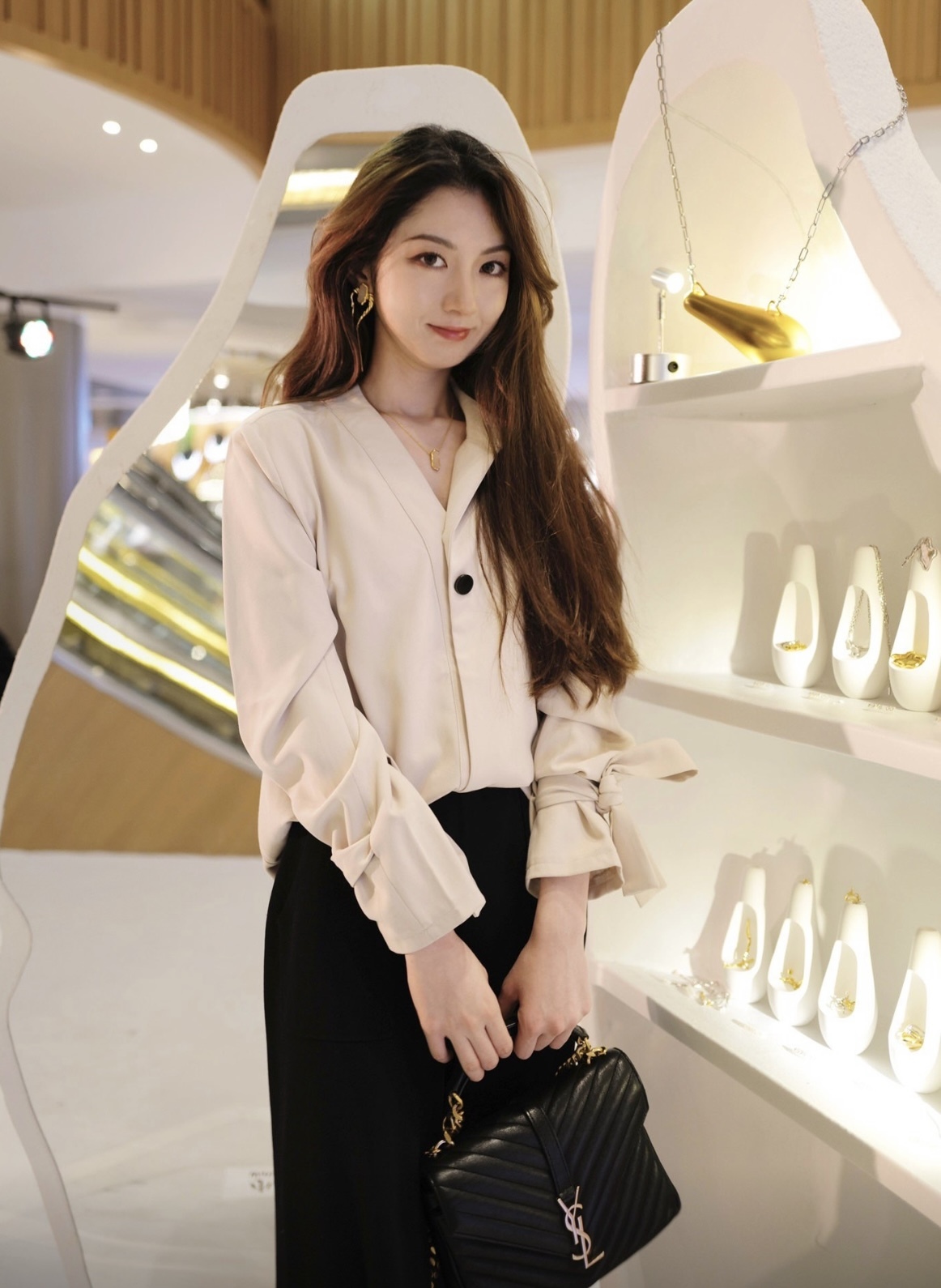 SAINT LAURENT YSL LouLou 金色Logo 縫紉皮革 單肩斜孭袋 黑色