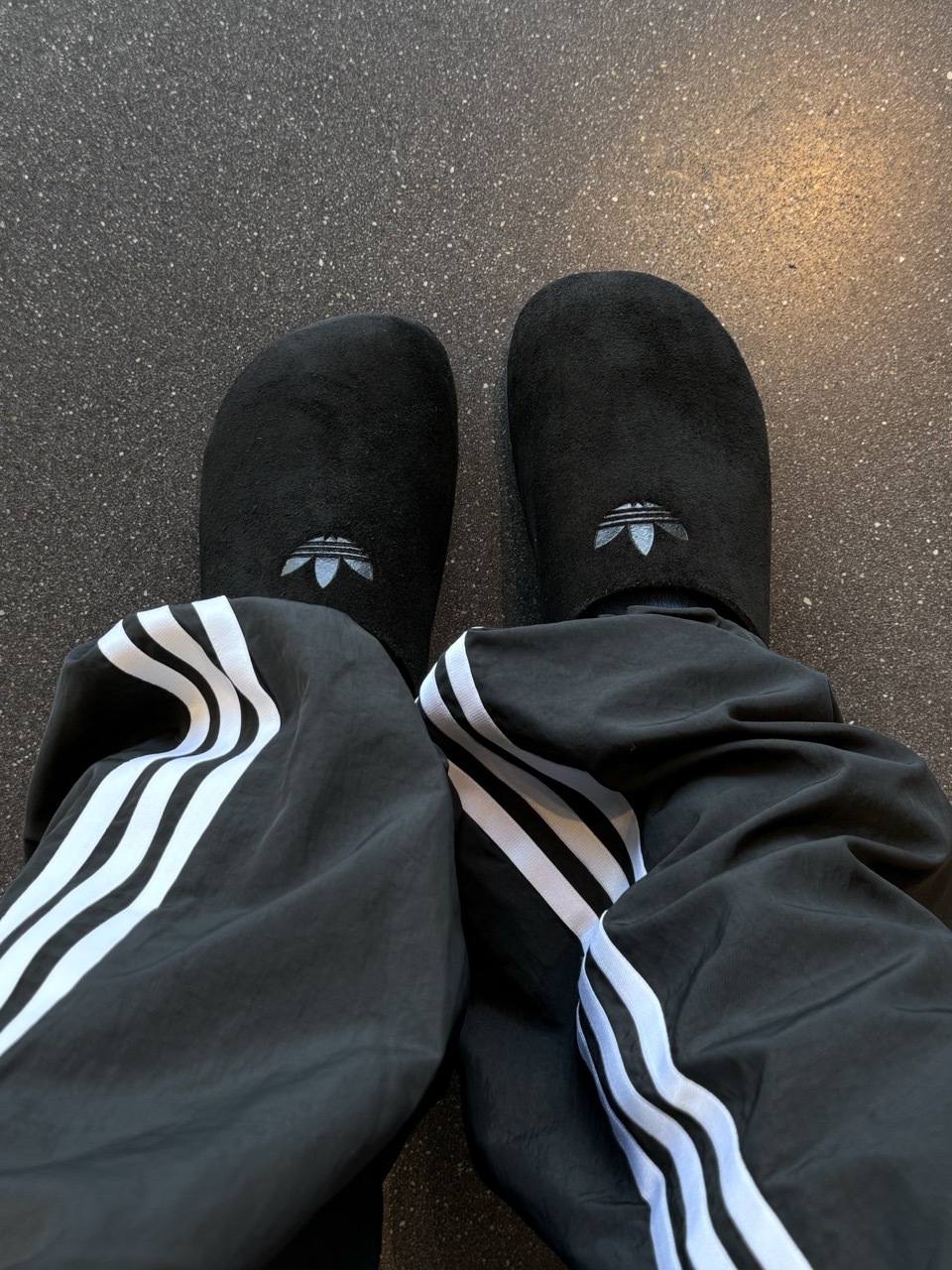 ADIDAS ORIGINALS ADIMULE 麂皮 穆勒鞋 包頭拖鞋 懶人鞋 半拖鞋 全黑 黑色 男女鞋 JQ4367 / 預購