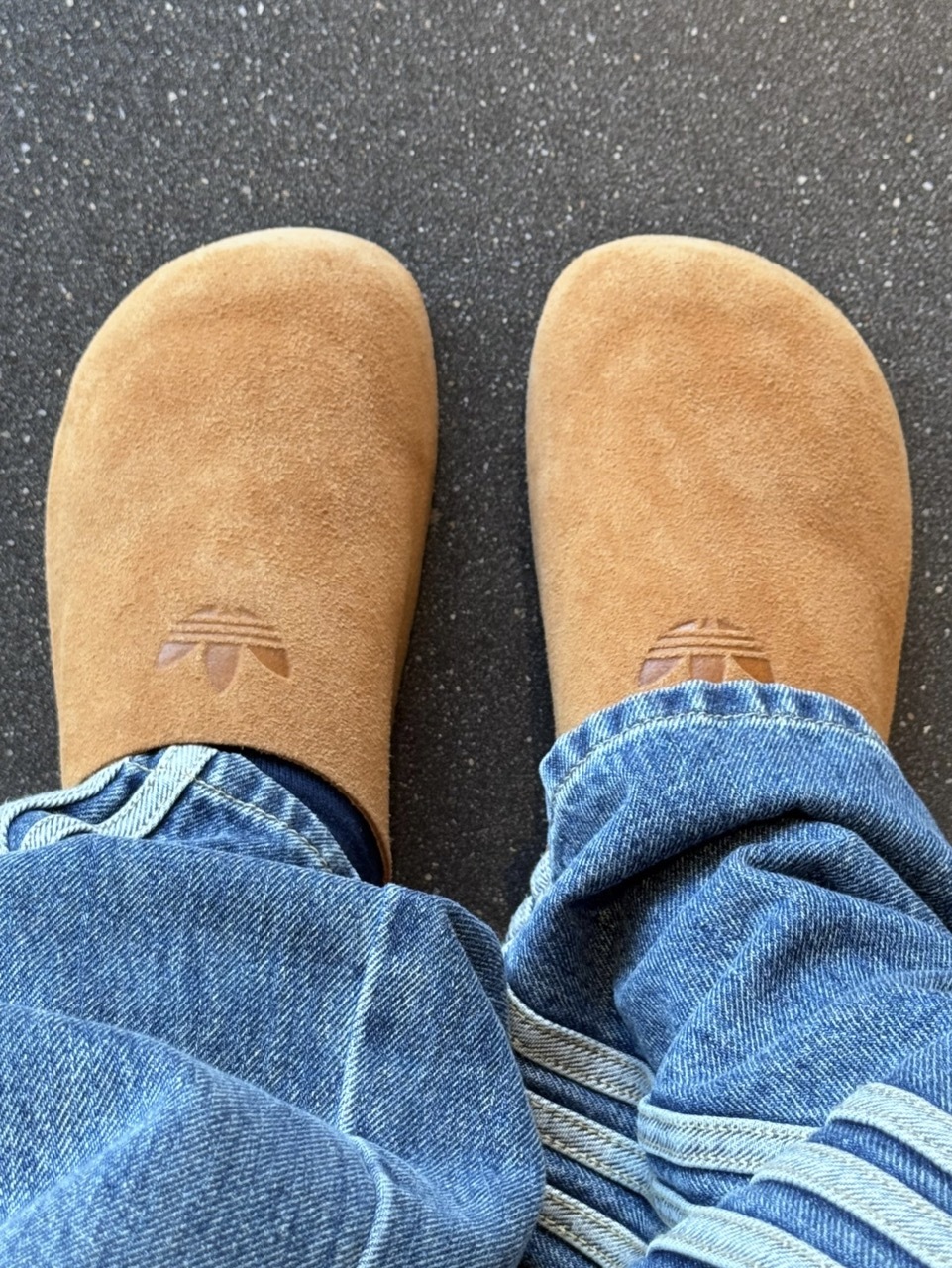 ADIDAS ORIGINALS ADIMULE 麂皮 穆勒鞋 包頭拖鞋 懶人鞋 半拖鞋 焦糖色 楓葉橘 男女鞋 JR3586 / 預購