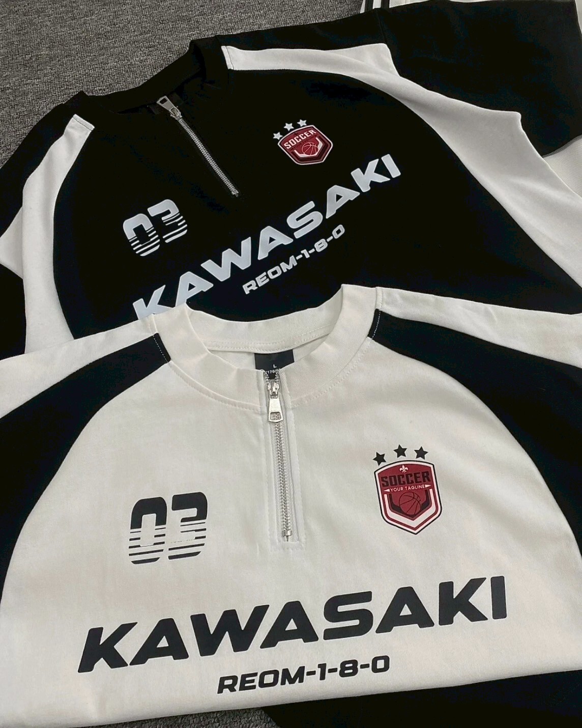 日本Kawasaki 美式復古 短袖 短T 撞色拼接 半拉鍊 圓領T 黑色/白色