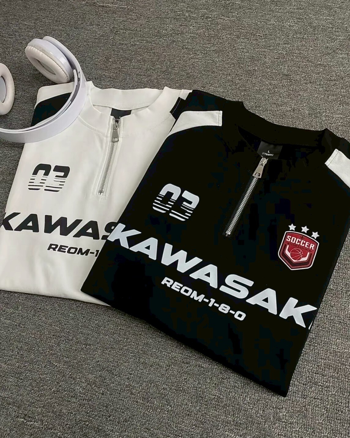 日本Kawasaki 美式復古 短袖 短T 撞色拼接 半拉鍊 圓領T 黑色/白色