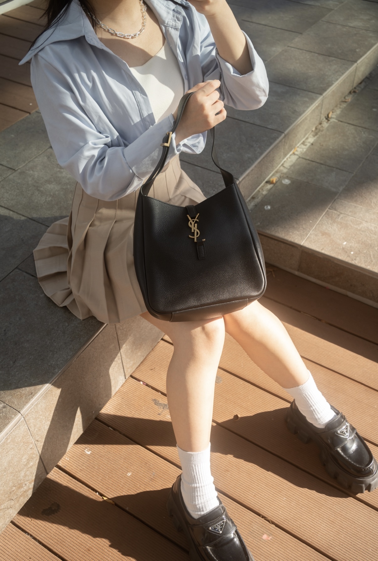 SAINT LAURENT YSL LE5À7 皮革手袋 小號 黑色金扣