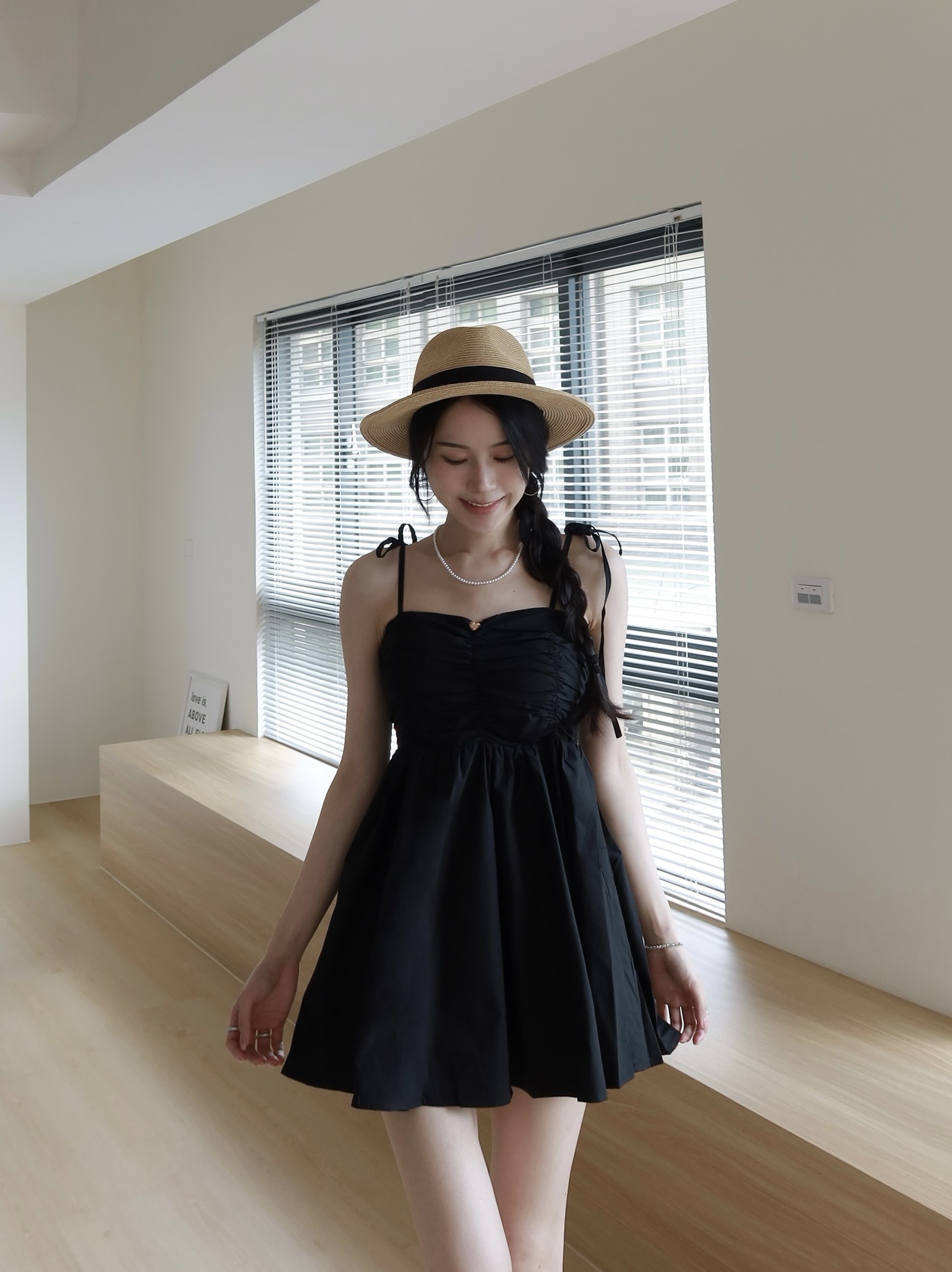 純慾抓皺鐵牌洋裝