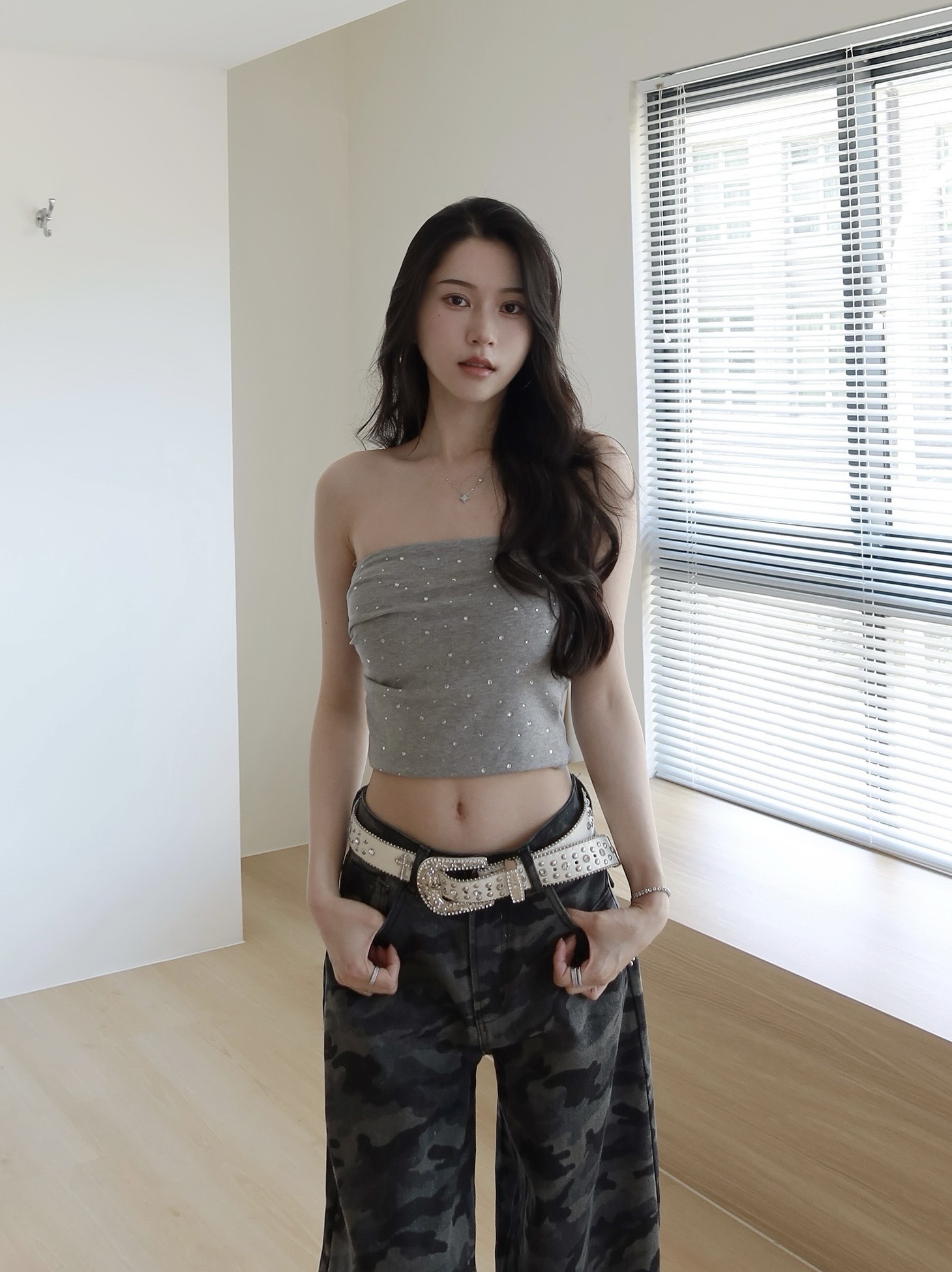 水鑽十字架寬版白色皮帶