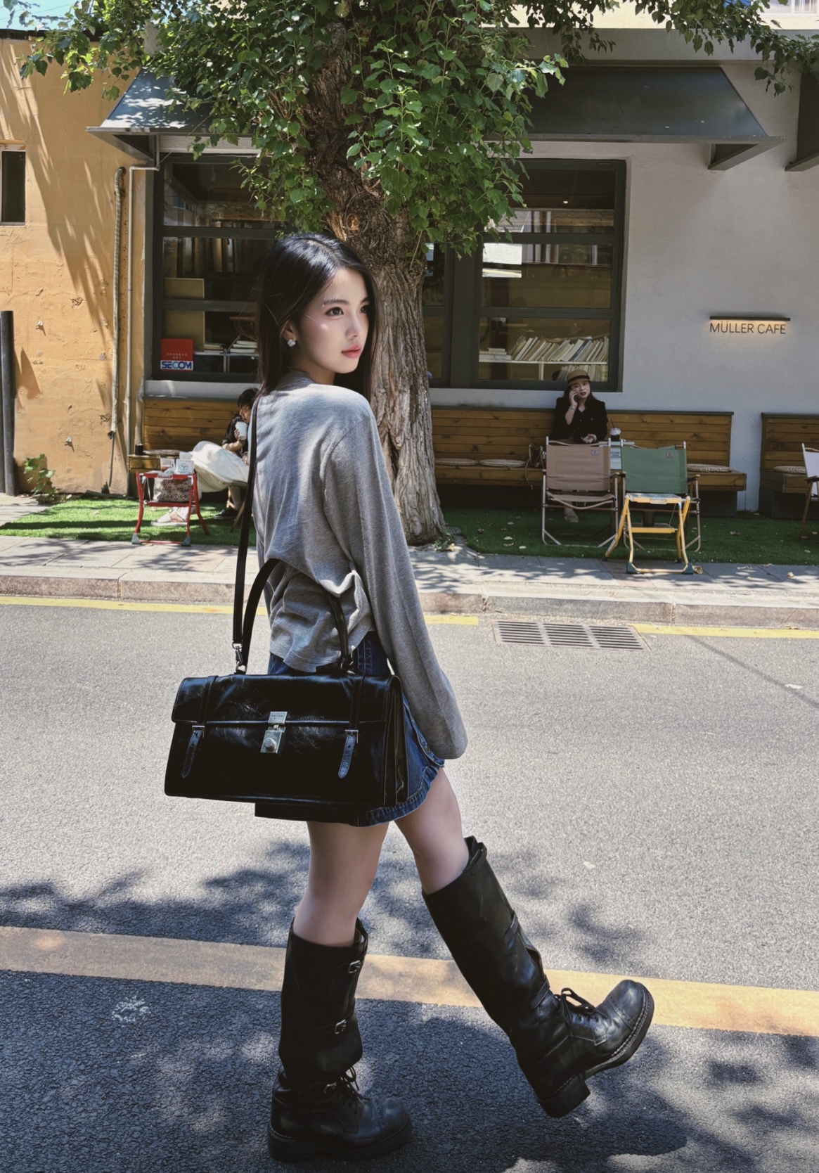 PRADA Medium leather handbag 金屬五金配件 皮革單肩袋 中號