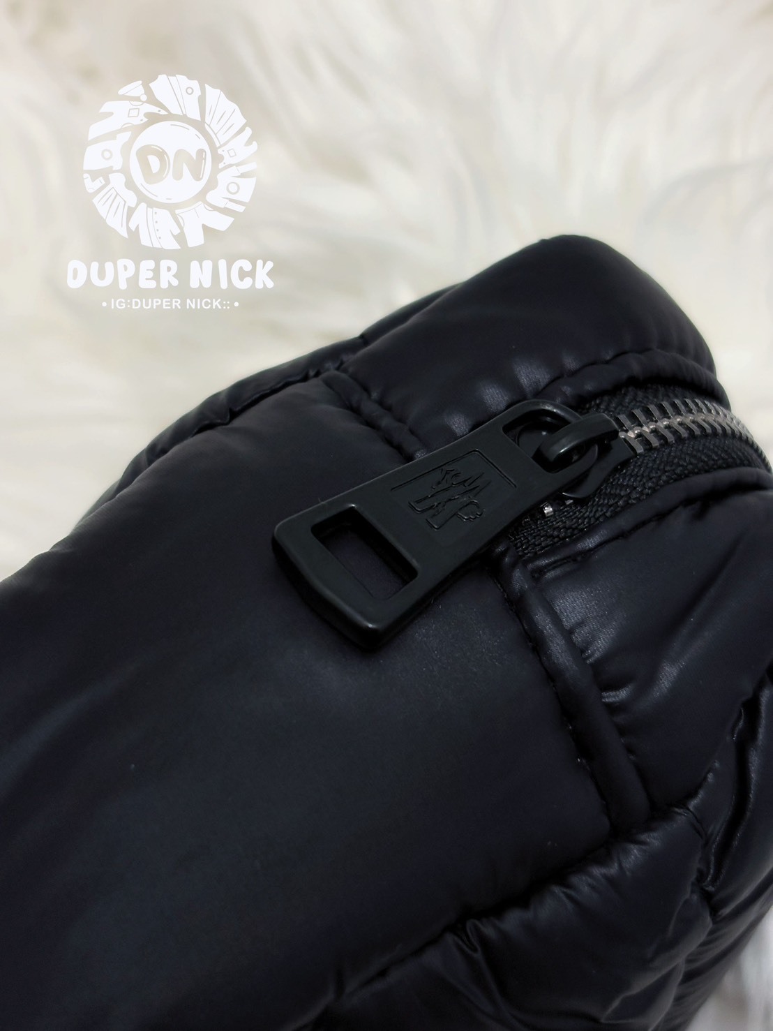 Moncler羽絨化妝包 質感黑 (限量)