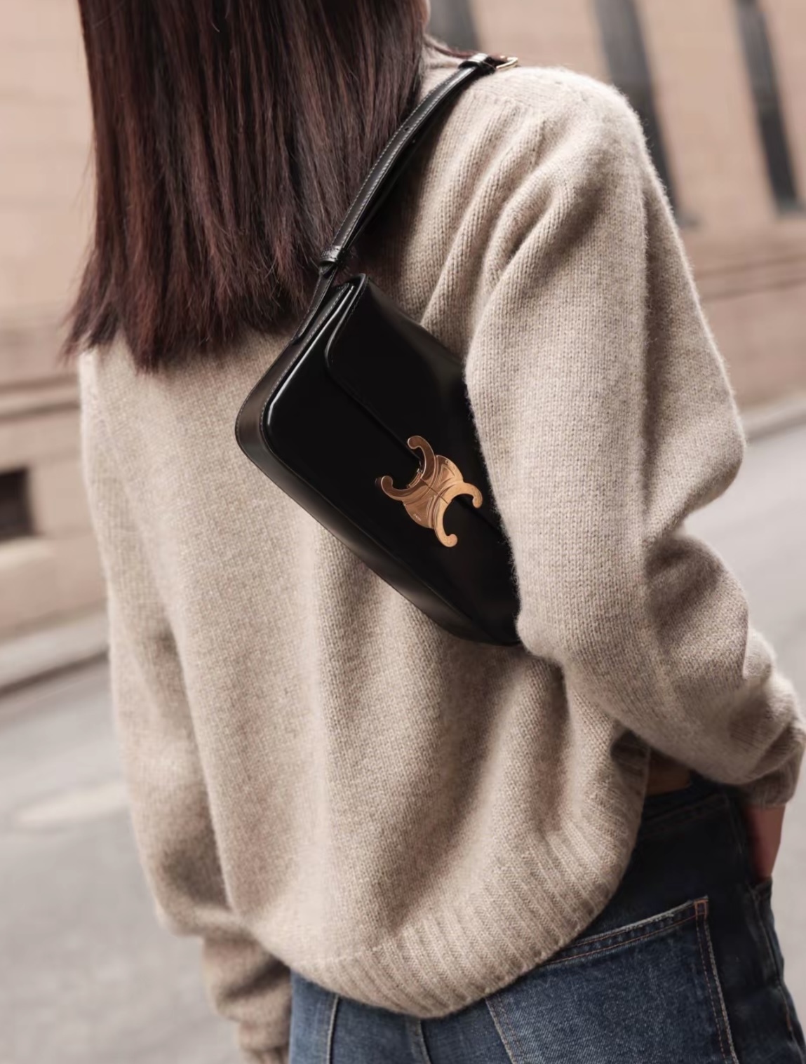 CELINE TEEN TRIOMPHE 亮澤 牛皮革 手袋 黑色