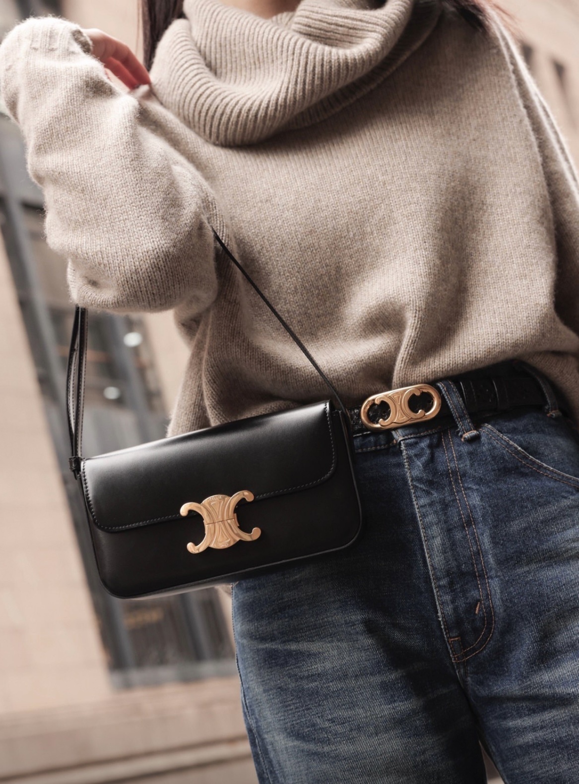 CELINE TEEN TRIOMPHE 亮澤 牛皮革 手袋 黑色