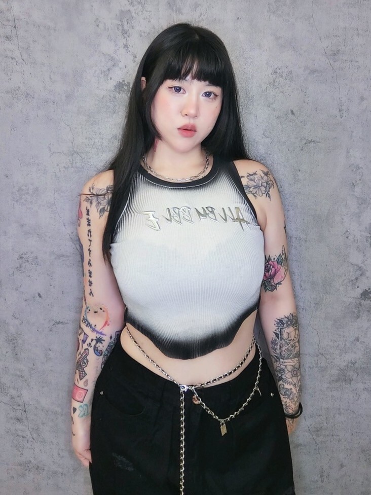 暗黑刷舊漸變銀字小背心